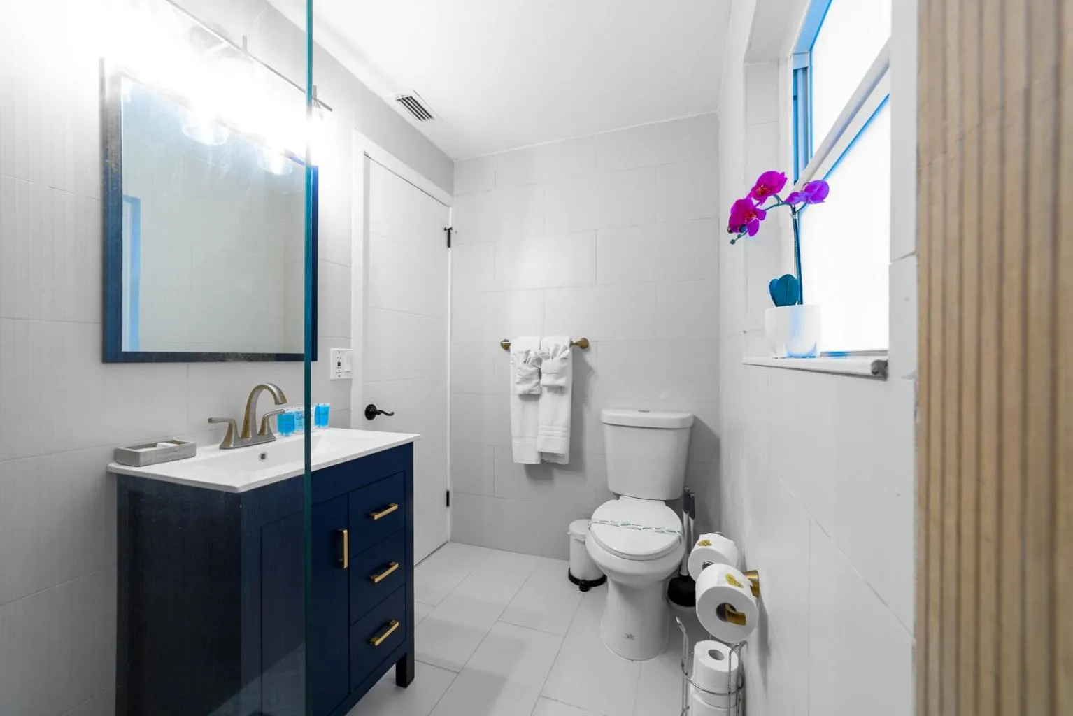 Shower in The Blue Parrot