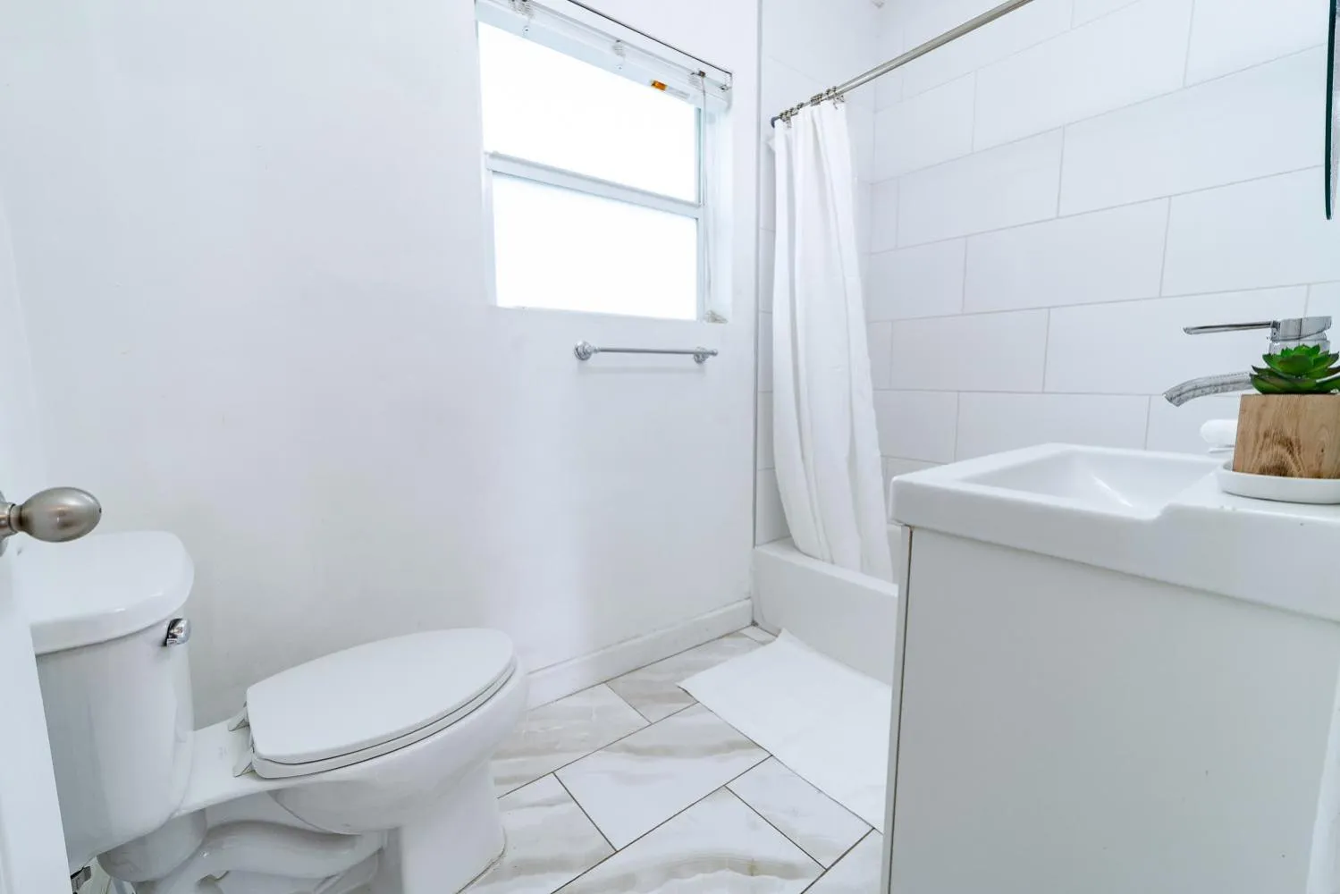 Toilet in The Blue Parrot