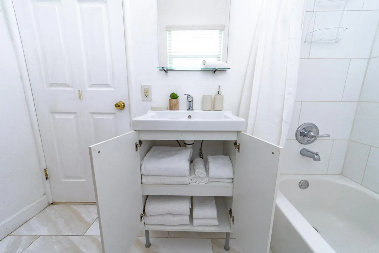 Bathroom in The Blue Parrot