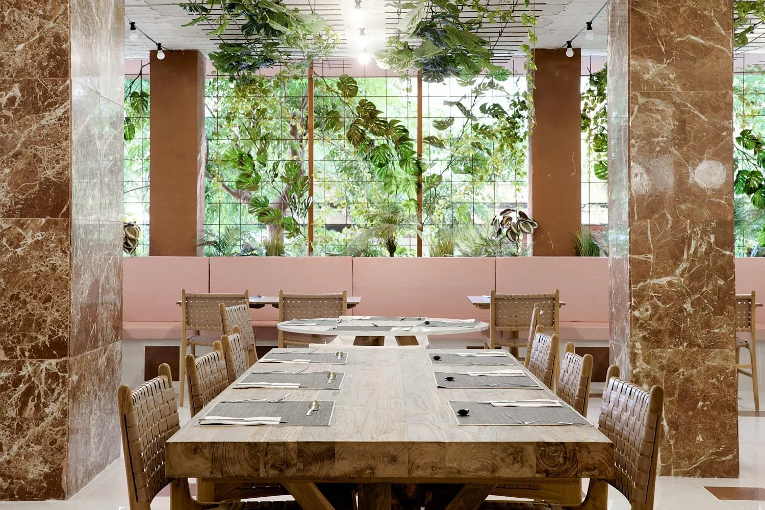 Restaurant/places to eat in tent Bahia de Palma