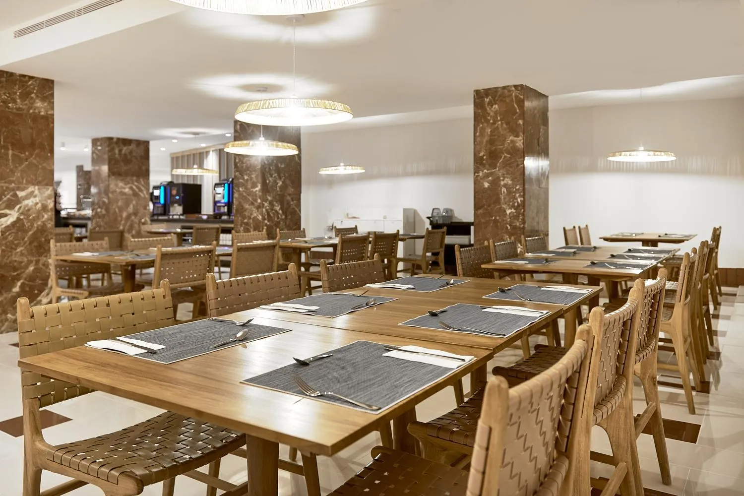 Restaurant/places to eat in tent Bahia de Palma