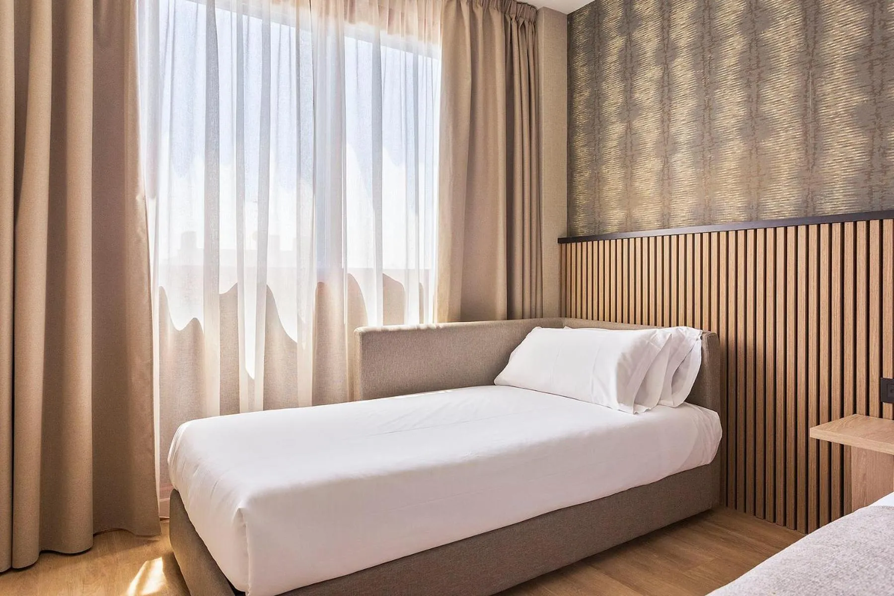 Bed in Acta Pirámides