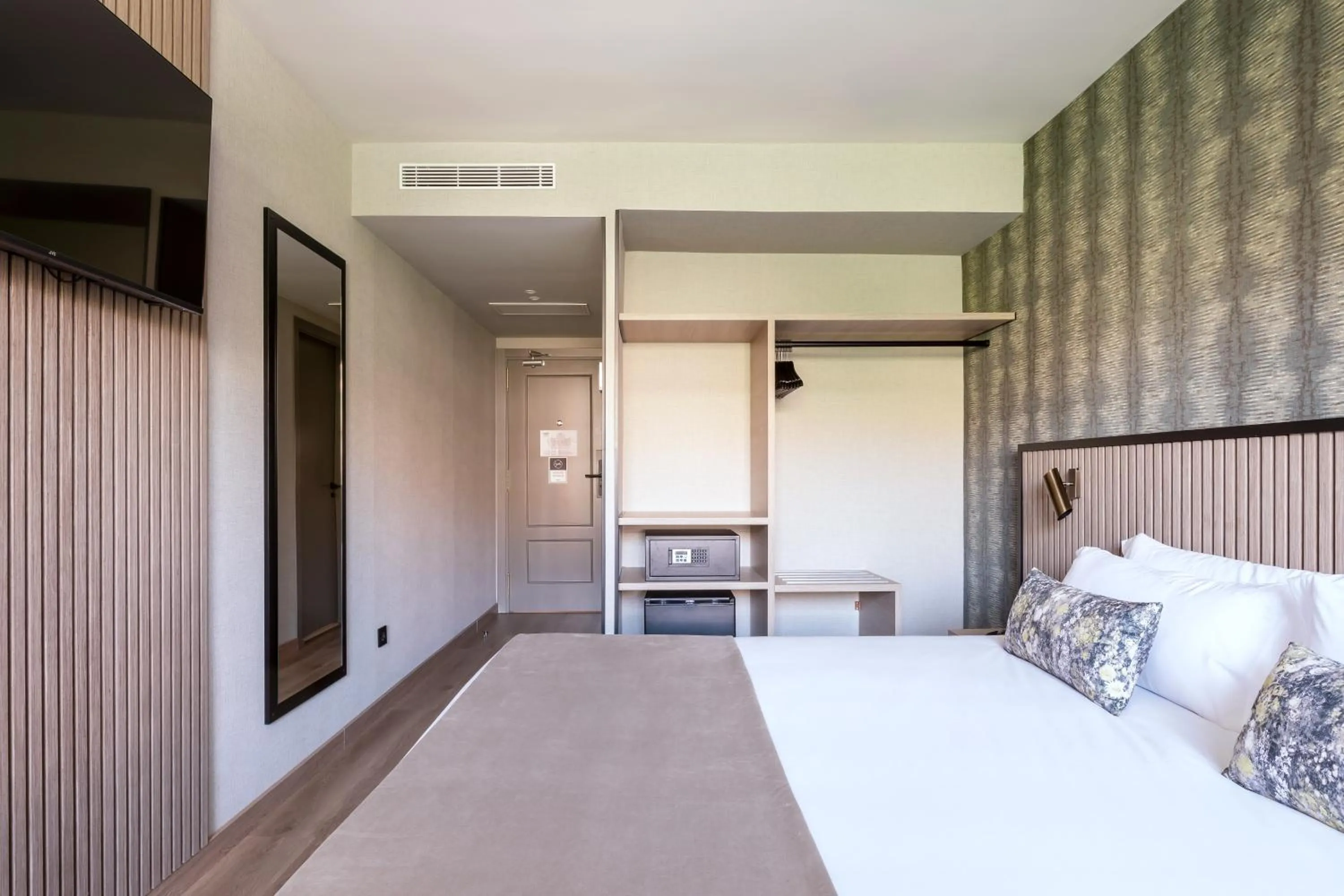 Bedroom, Bed in Acta Pirámides