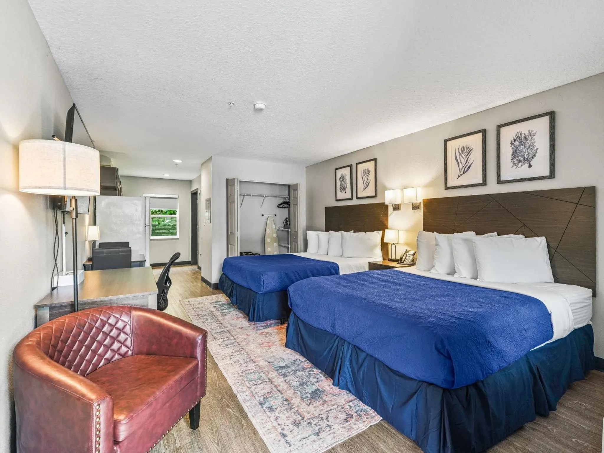 Bedroom, Bed in Baymont by Wyndham Ocala Suites