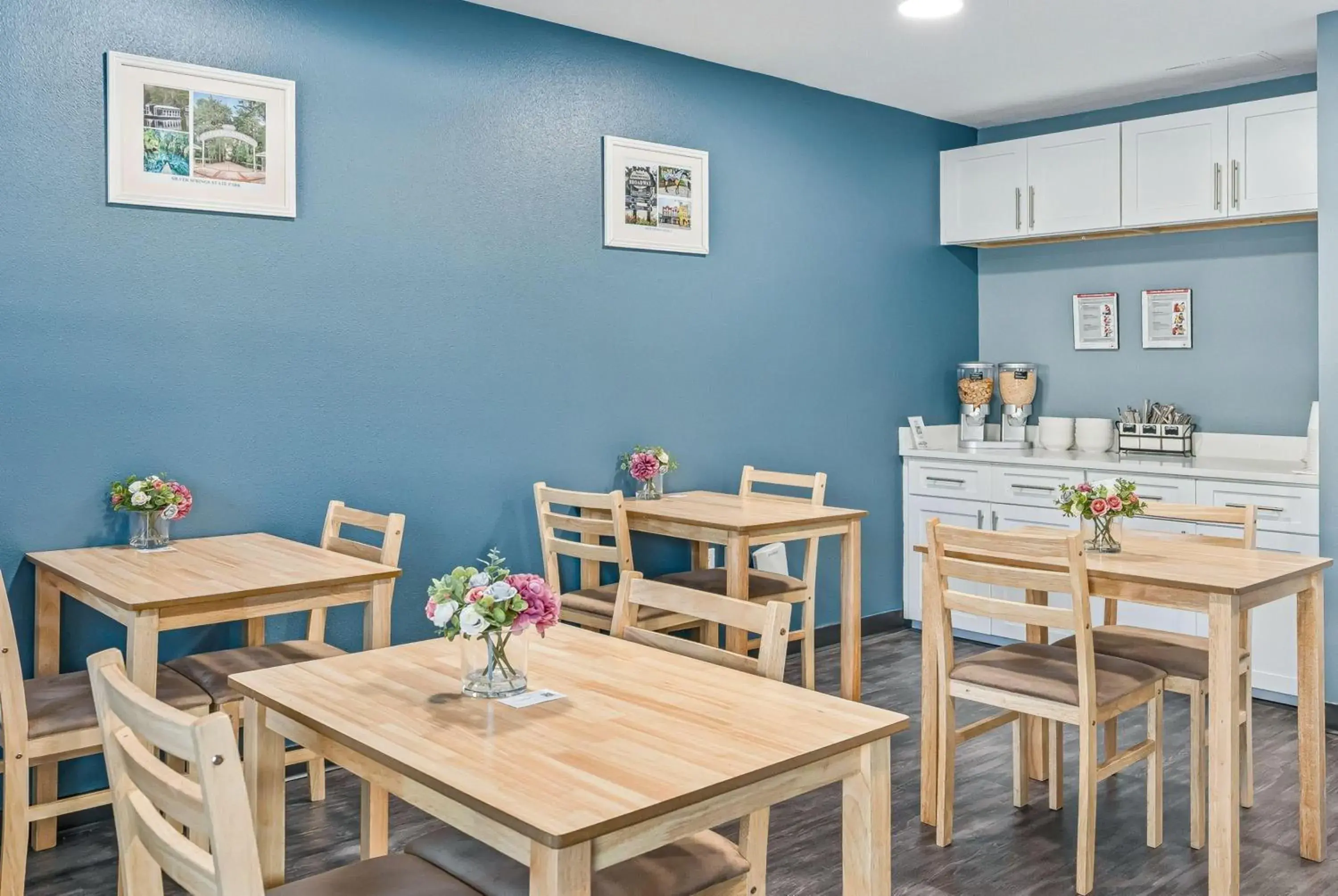 Breakfast in Baymont by Wyndham Ocala Suites Breakfast in Baymont by Wyndham Ocala Suites