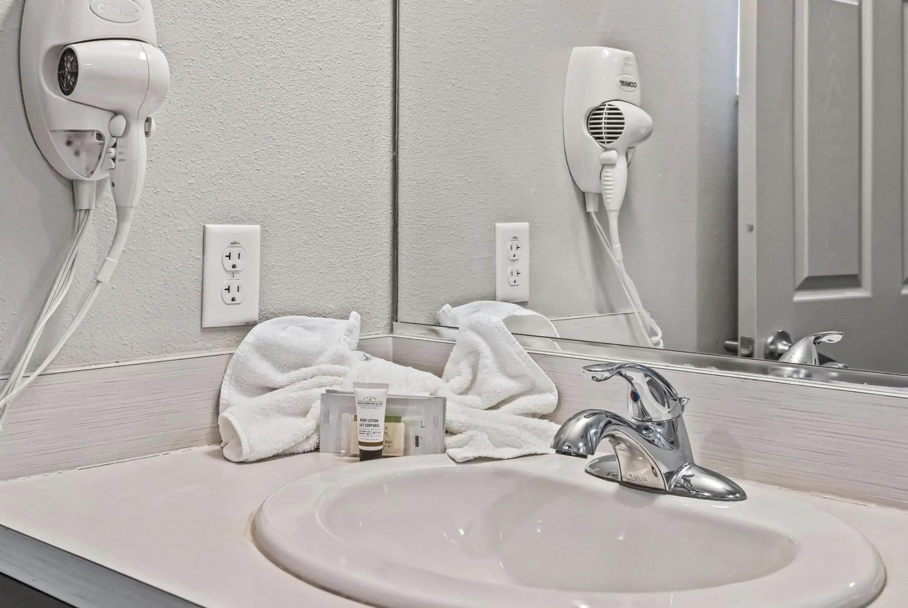 Bathroom in Baymont by Wyndham Ocala Suites Bathroom in Baymont by Wyndham Ocala Suites