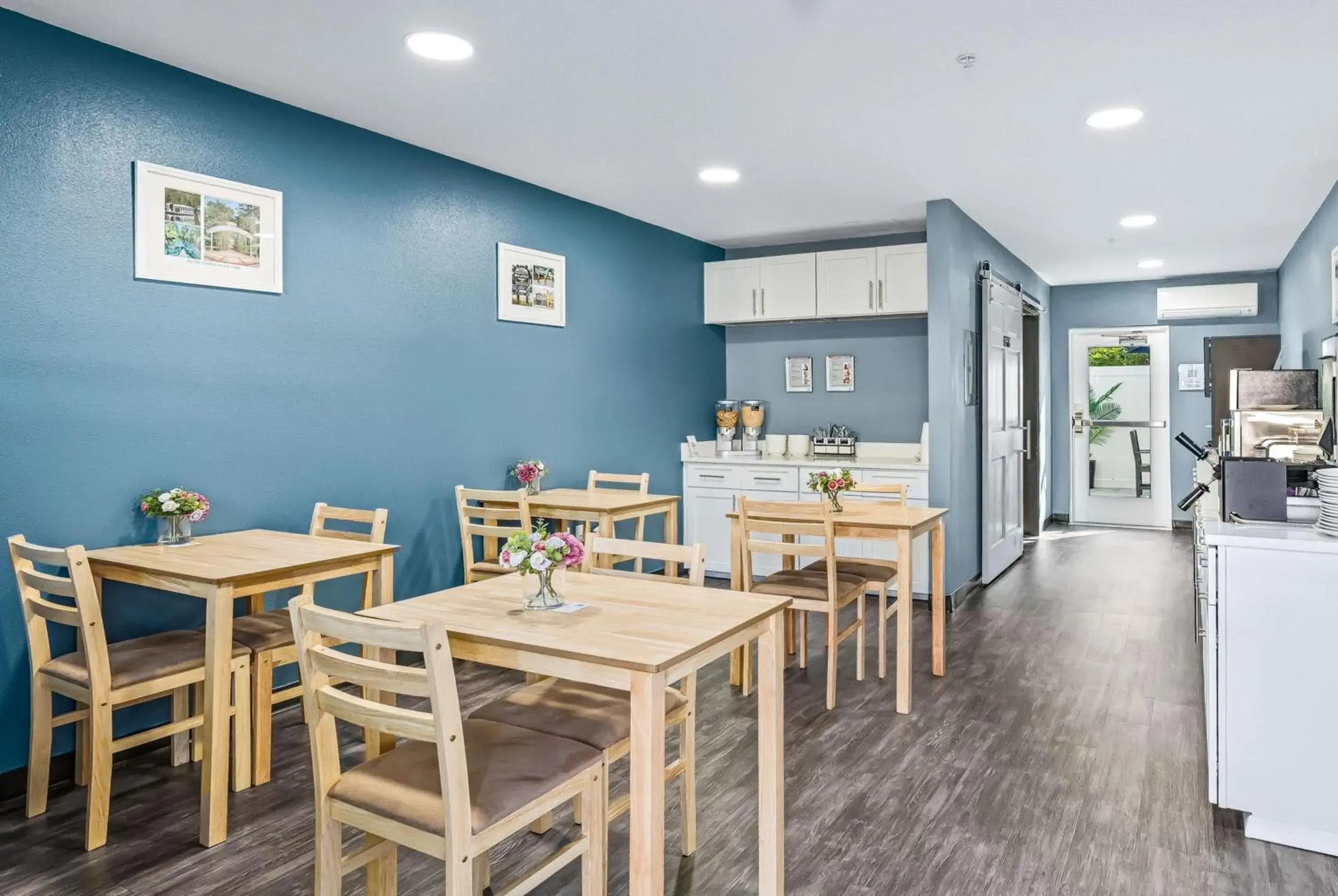 Breakfast in Baymont by Wyndham Ocala Suites Breakfast in Baymont by Wyndham Ocala Suites