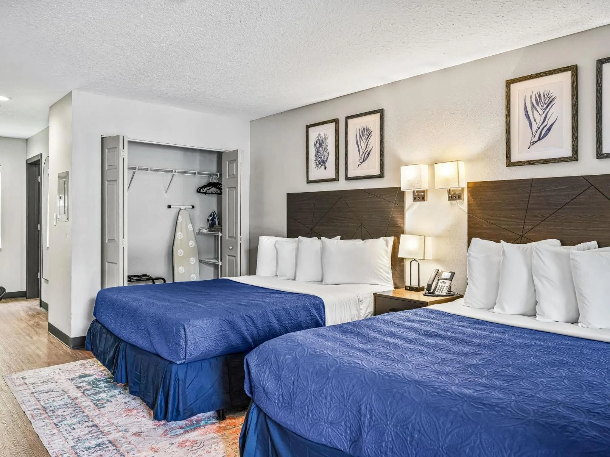 Bedroom, Bed in Baymont by Wyndham Ocala Suites