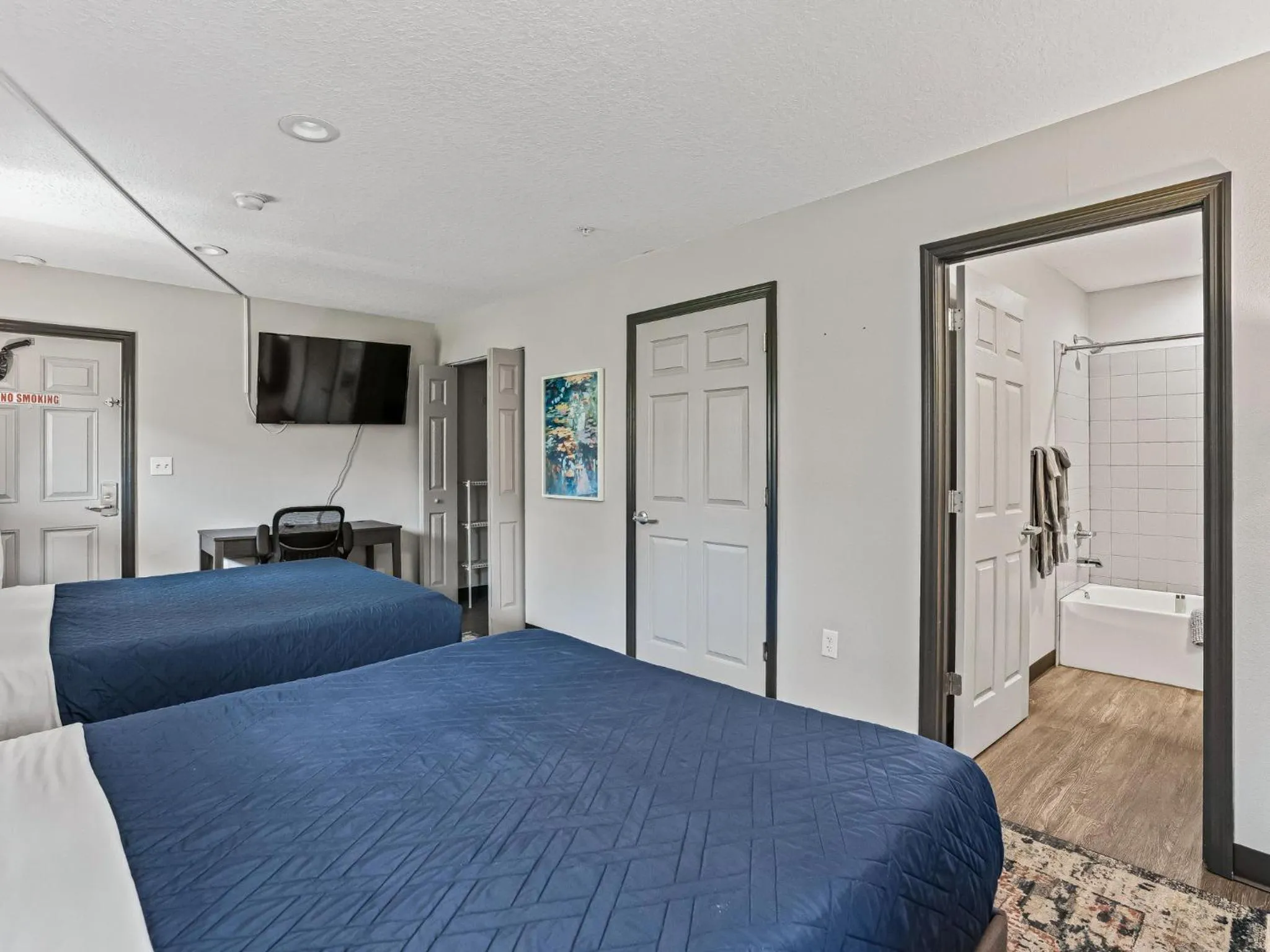 Bedroom, Bed in Baymont by Wyndham Ocala Suites