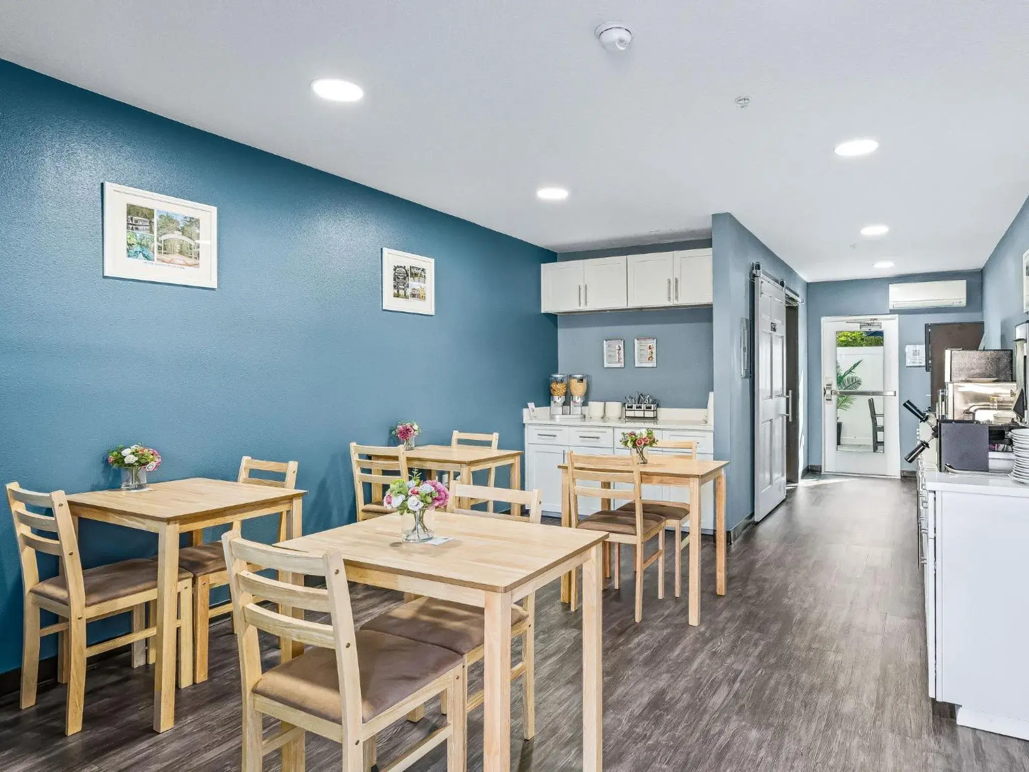 Continental breakfast in Baymont by Wyndham Ocala Suites Continental breakfast in Baymont by Wyndham Ocala Suites