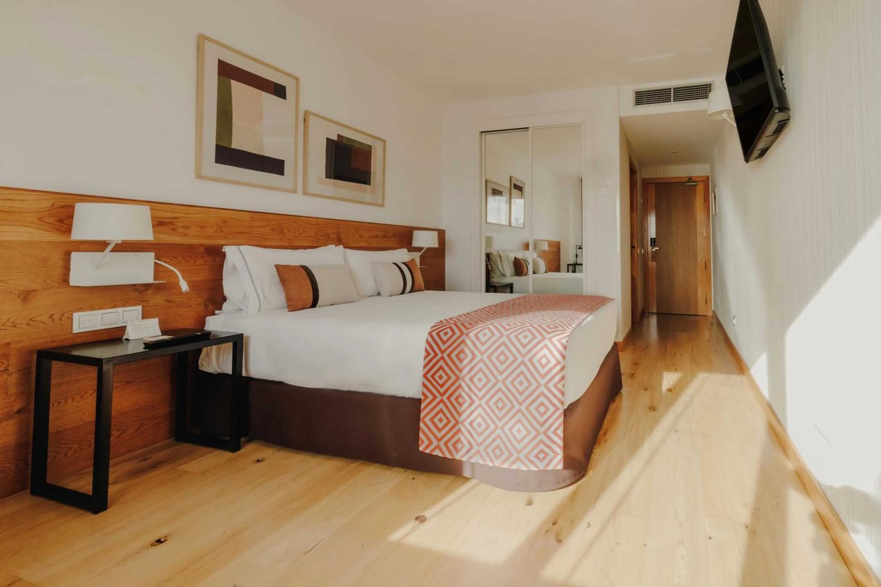 Photo of the whole room, Bed in Rafaelhoteles Atocha