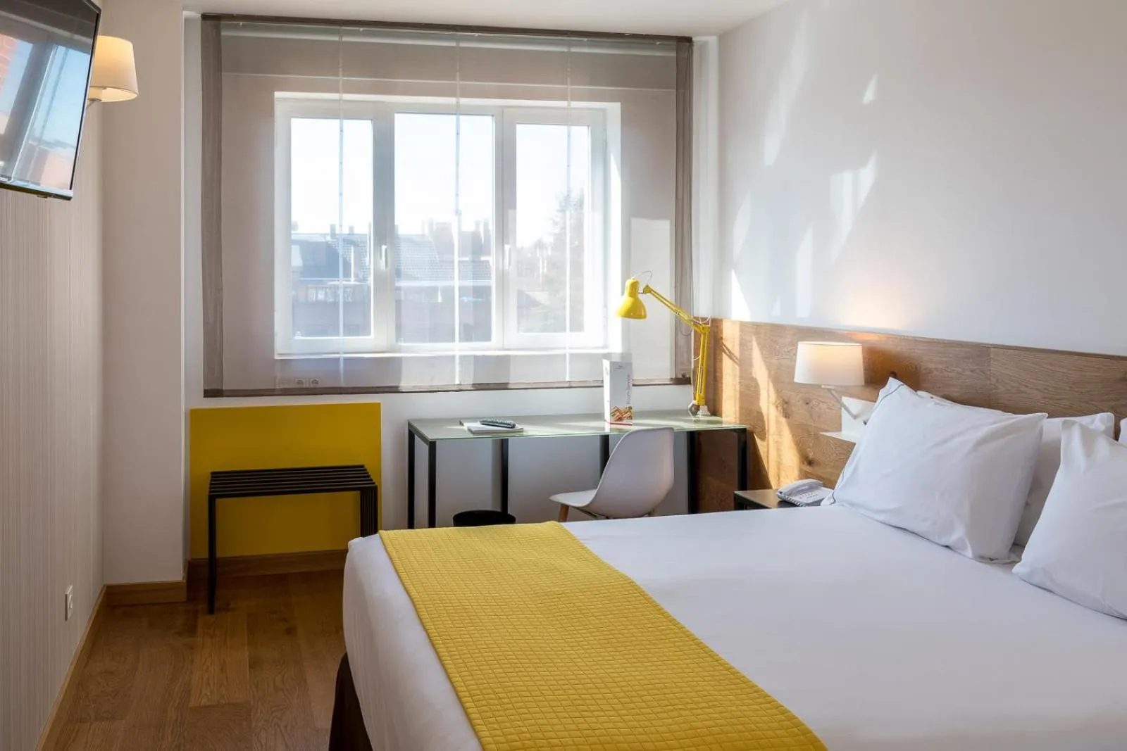 Text overlay, Bed in Rafaelhoteles Atocha