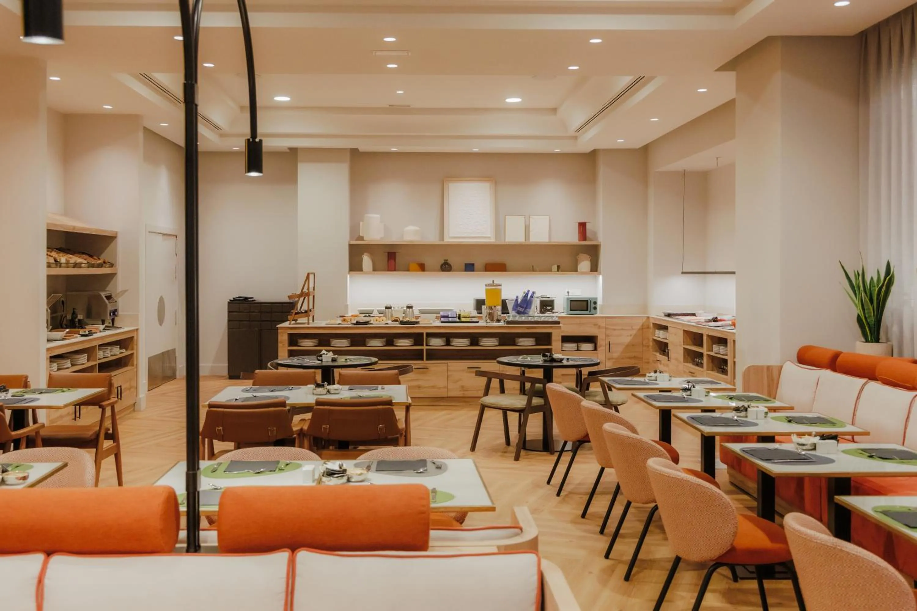 Restaurant/places to eat in Rafaelhoteles Atocha