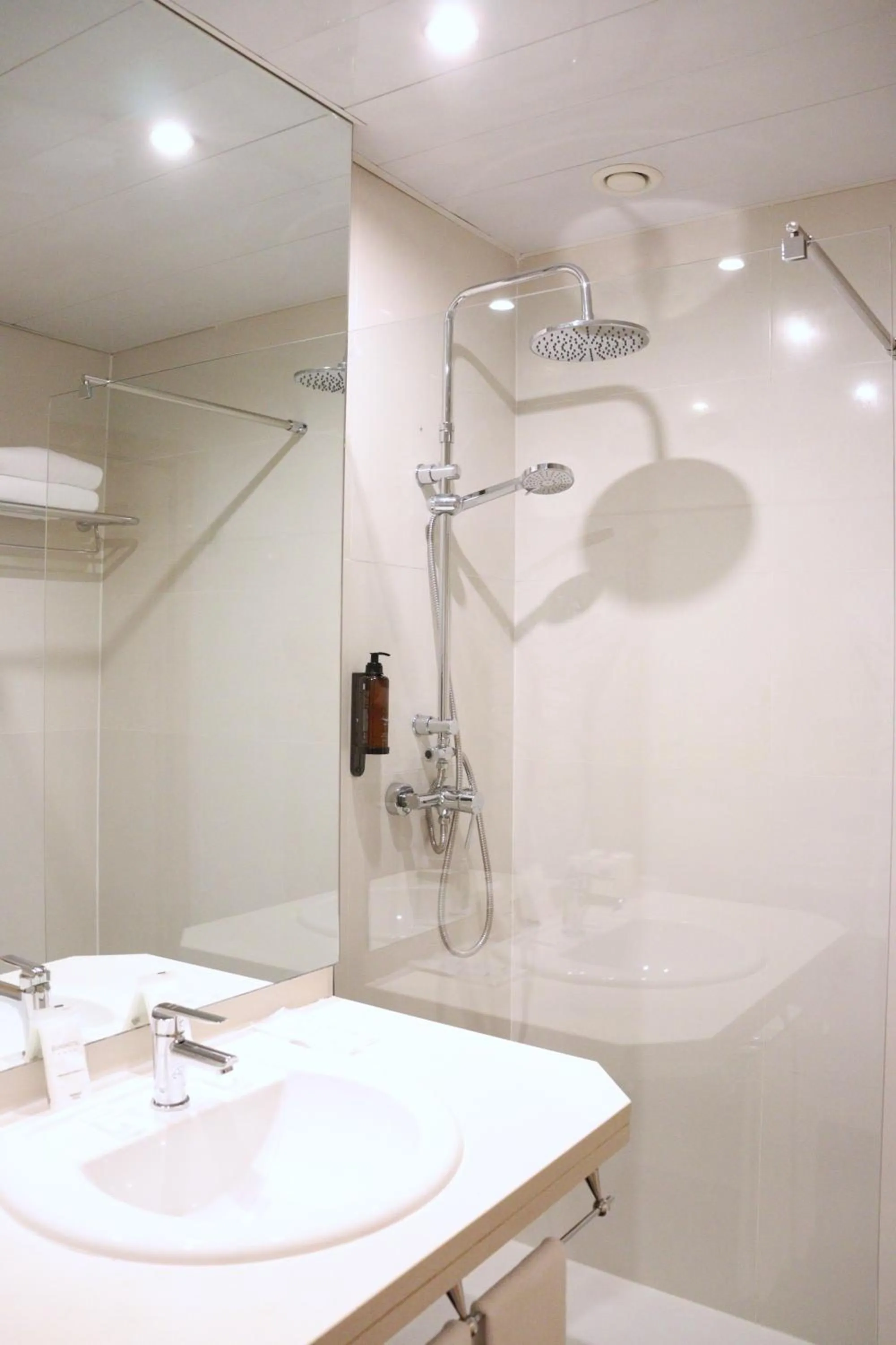 Bathroom in Eurohotel Diagonal Port