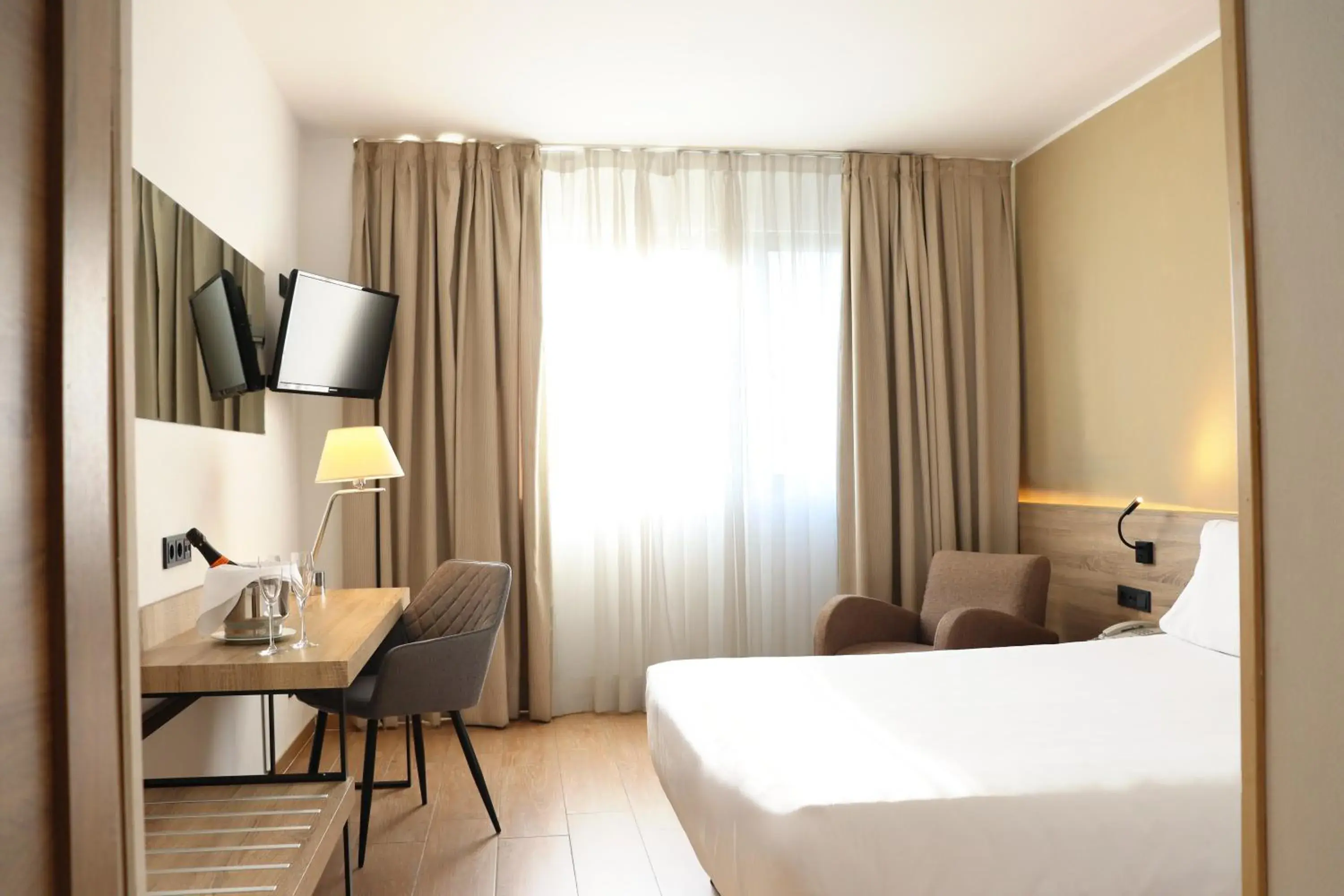 Standard Double or Twin Room in Eurohotel Diagonal Port Standard Double or Twin Room in Eurohotel Diagonal Port