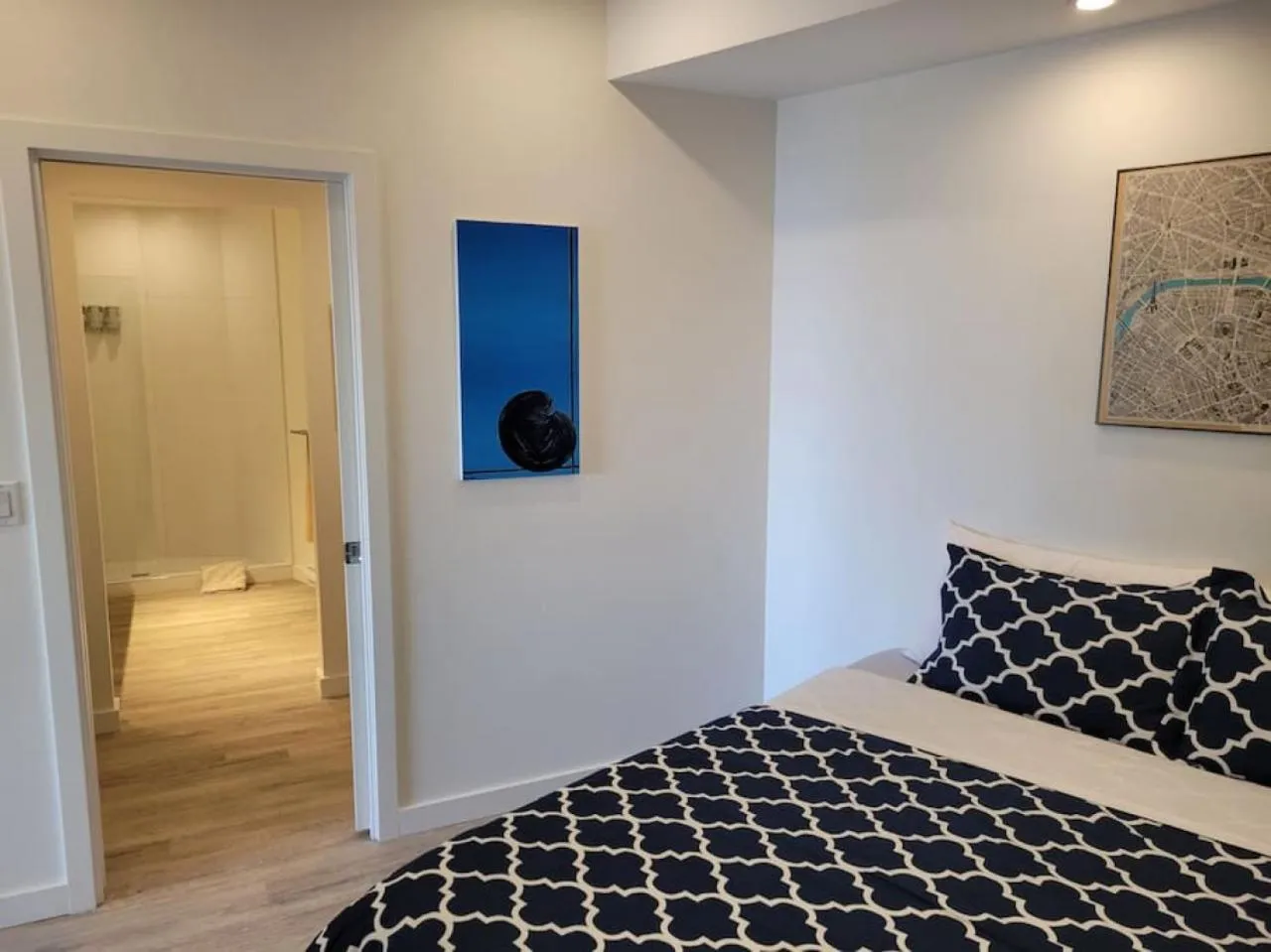 Bedroom, Bed in J and Js