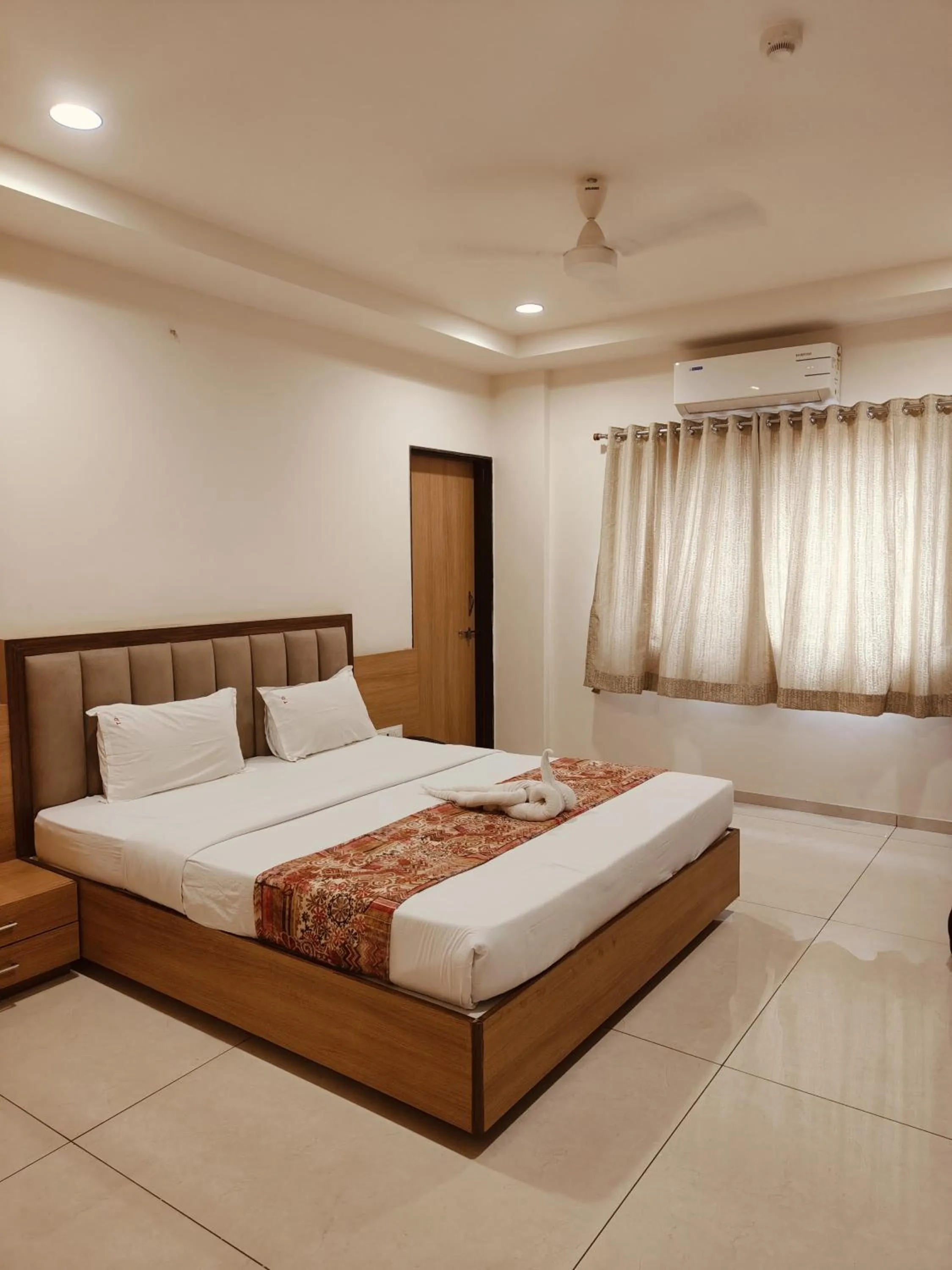 Bed in Hotel TrushaDham Near to Mahalaxmi Temple Kolhapur
