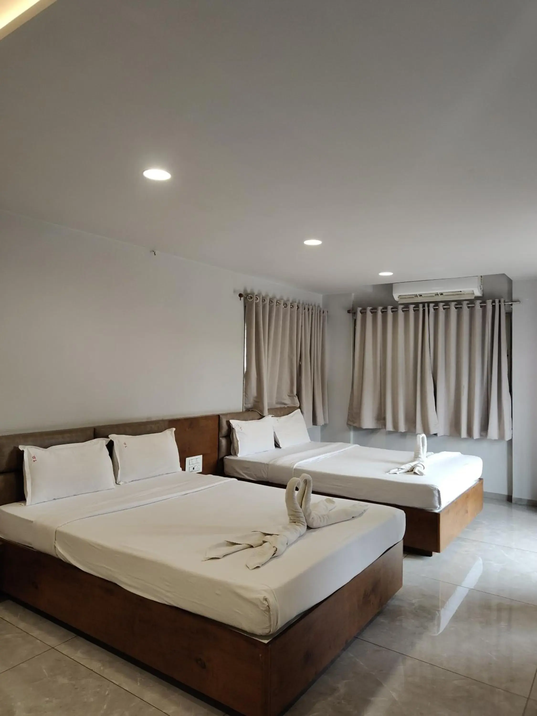 Bed in Hotel TrushaDham Near to Mahalaxmi Temple Kolhapur Bed in Hotel TrushaDham Near to Mahalaxmi Temple Kolhapur