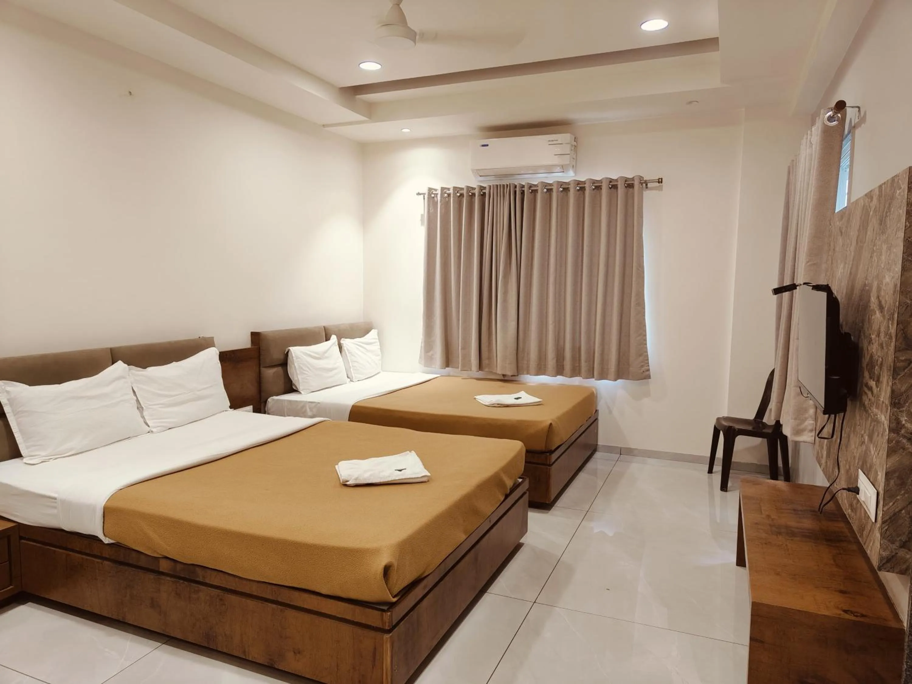 Bed in Hotel TrushaDham Near to Mahalaxmi Temple Kolhapur