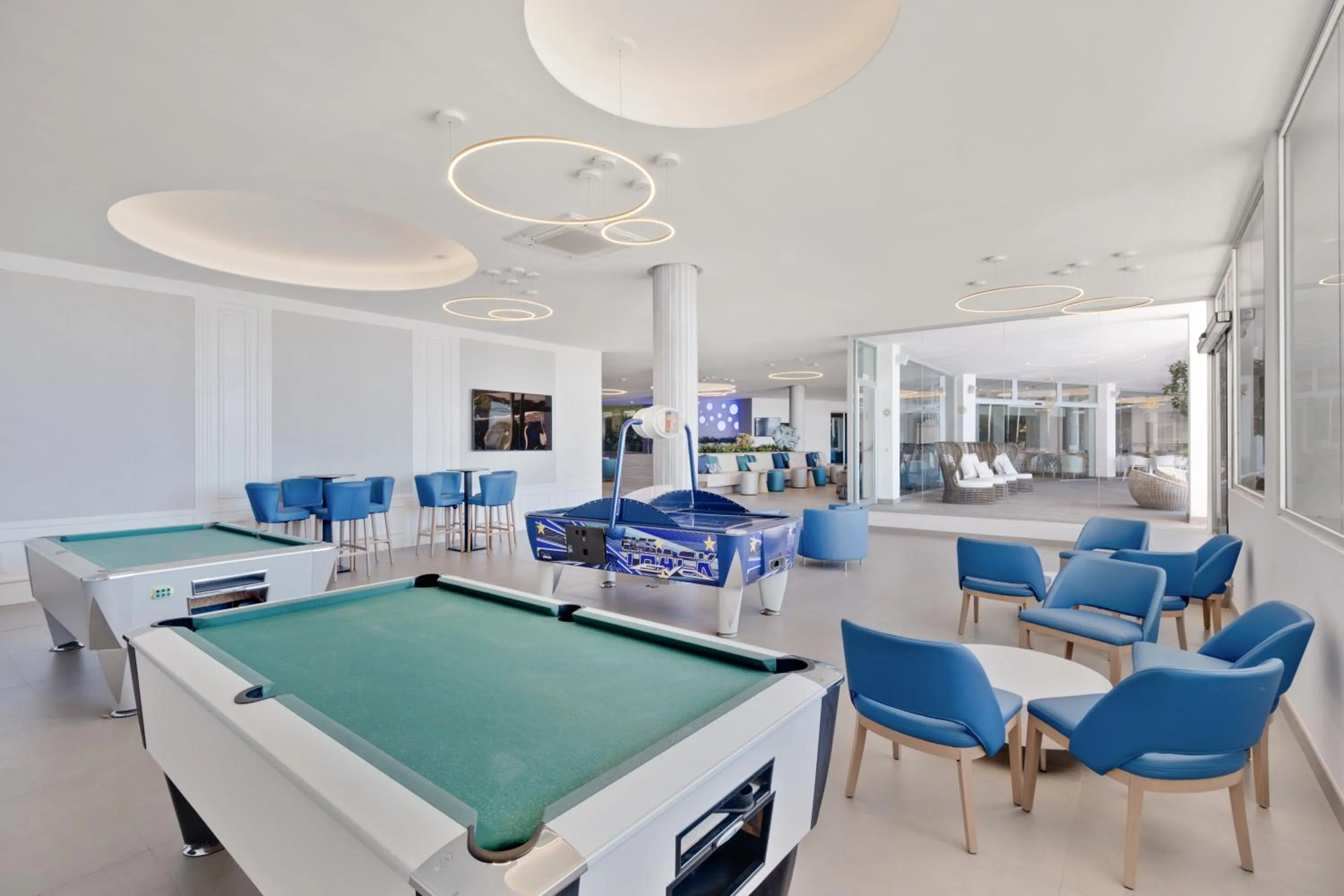 Communal lounge/ TV room in Bahia Principe Sunlight Coral Playa - Adults Only