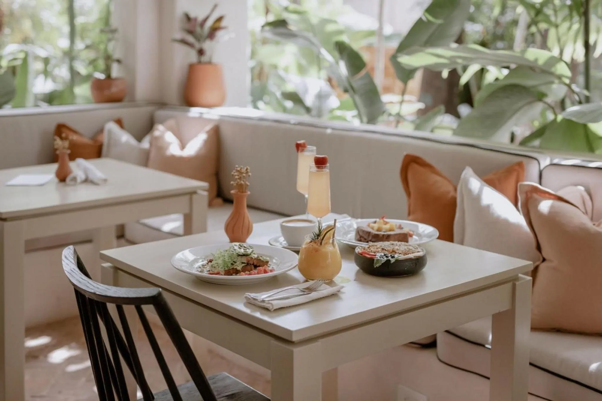 Dining area in Sendero Hotel