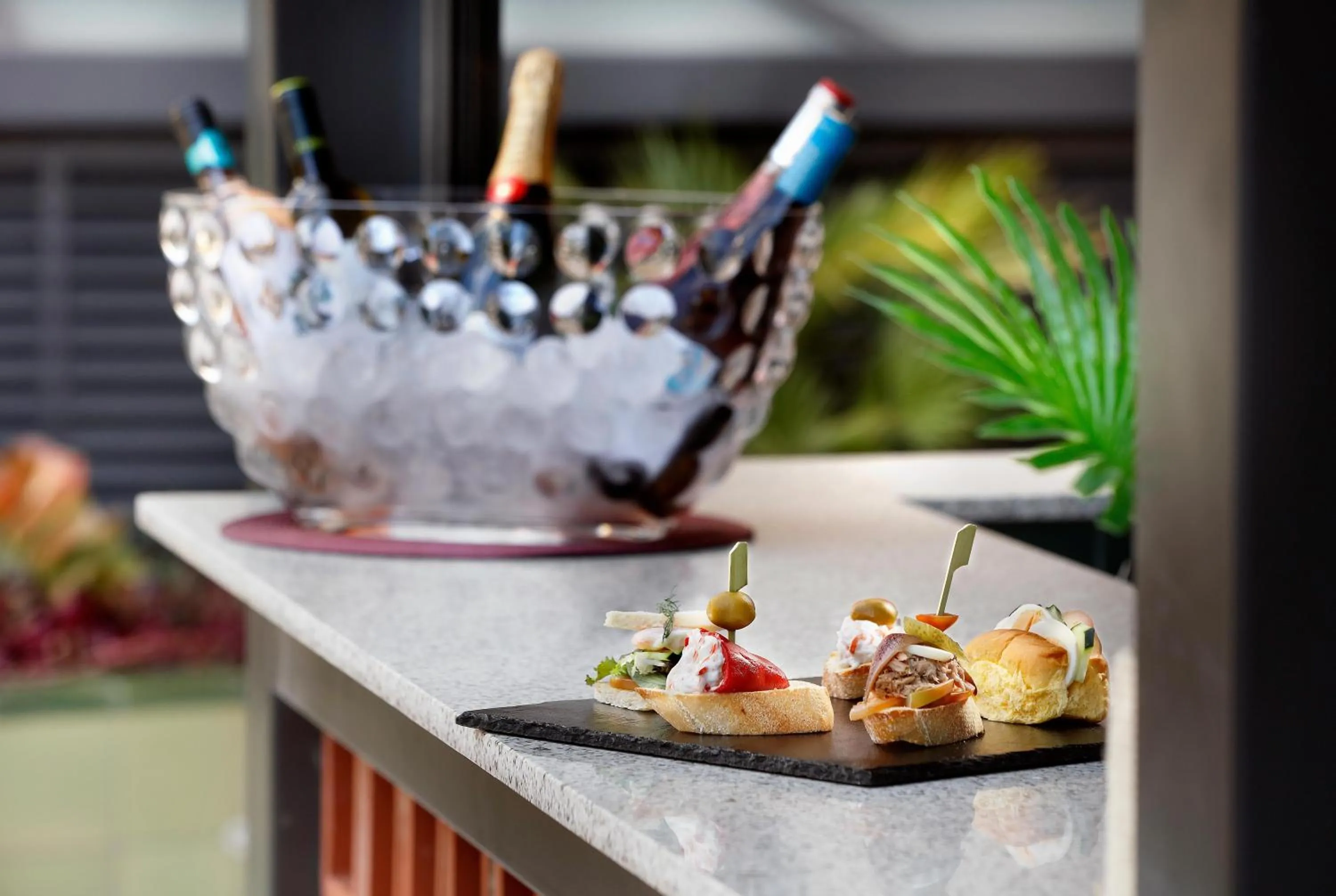 Restaurant/places to eat in HCC Montblanc