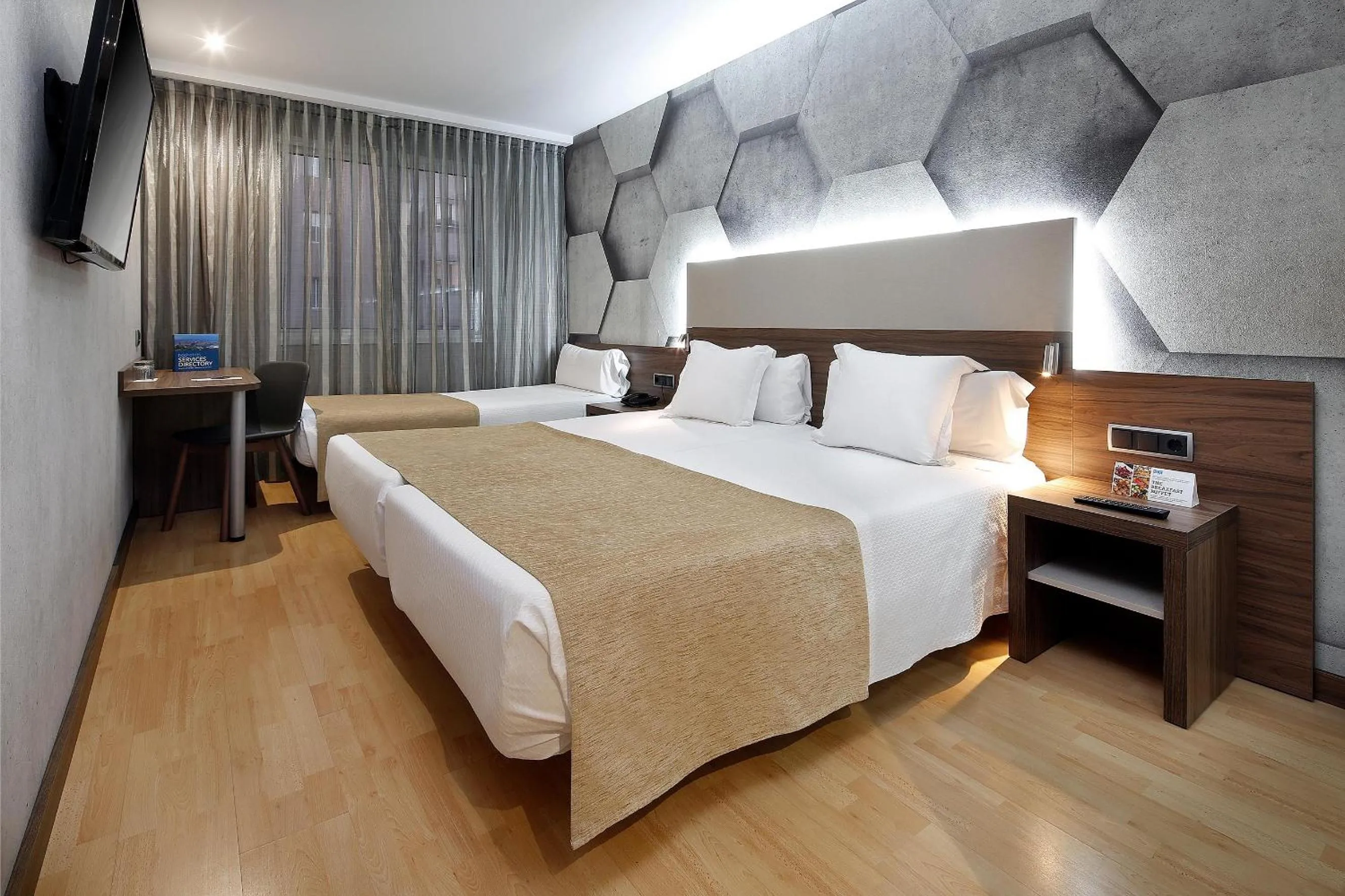 Photo of the whole room, Bed in HCC Montblanc