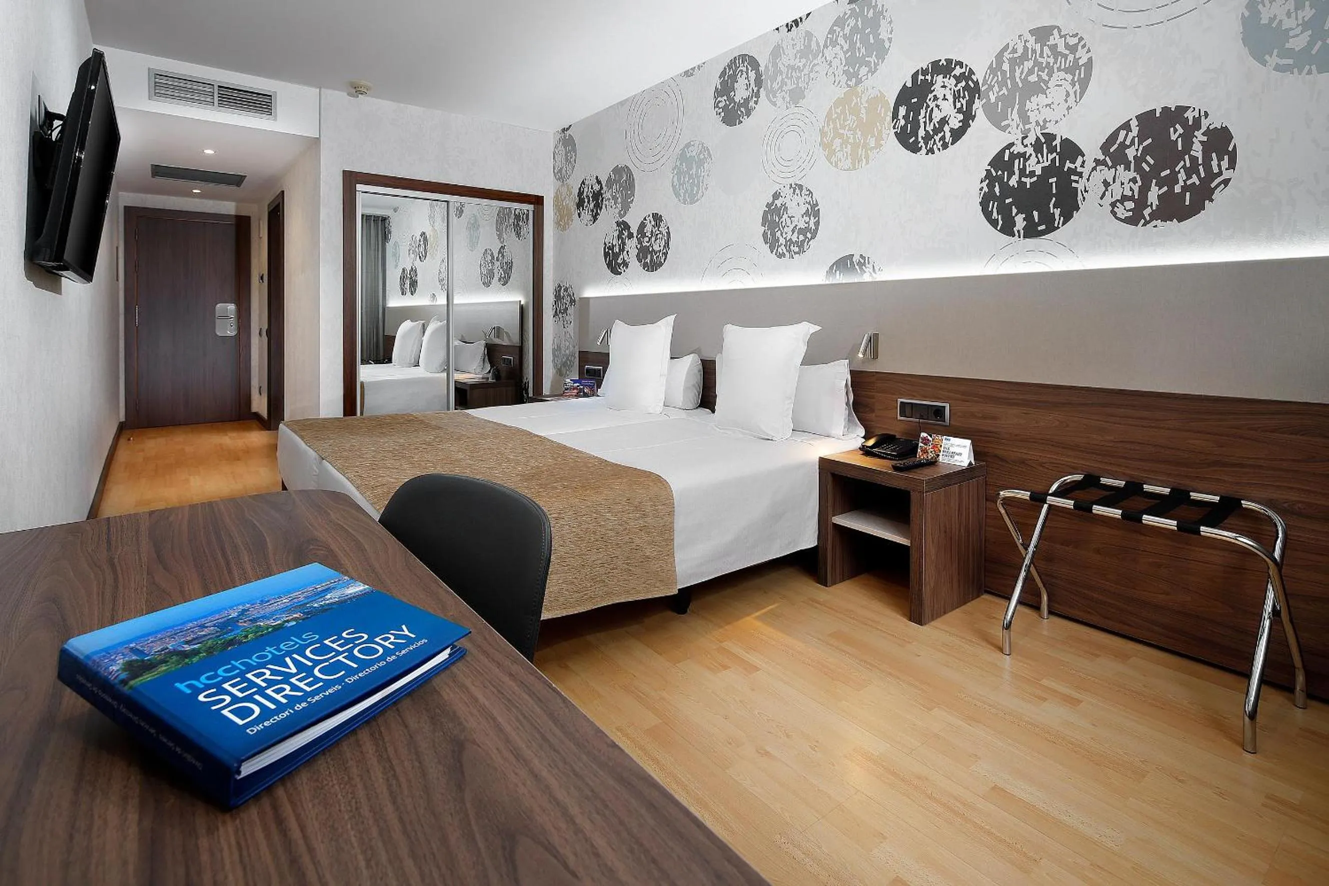 Photo of the whole room, Bed in HCC Montblanc