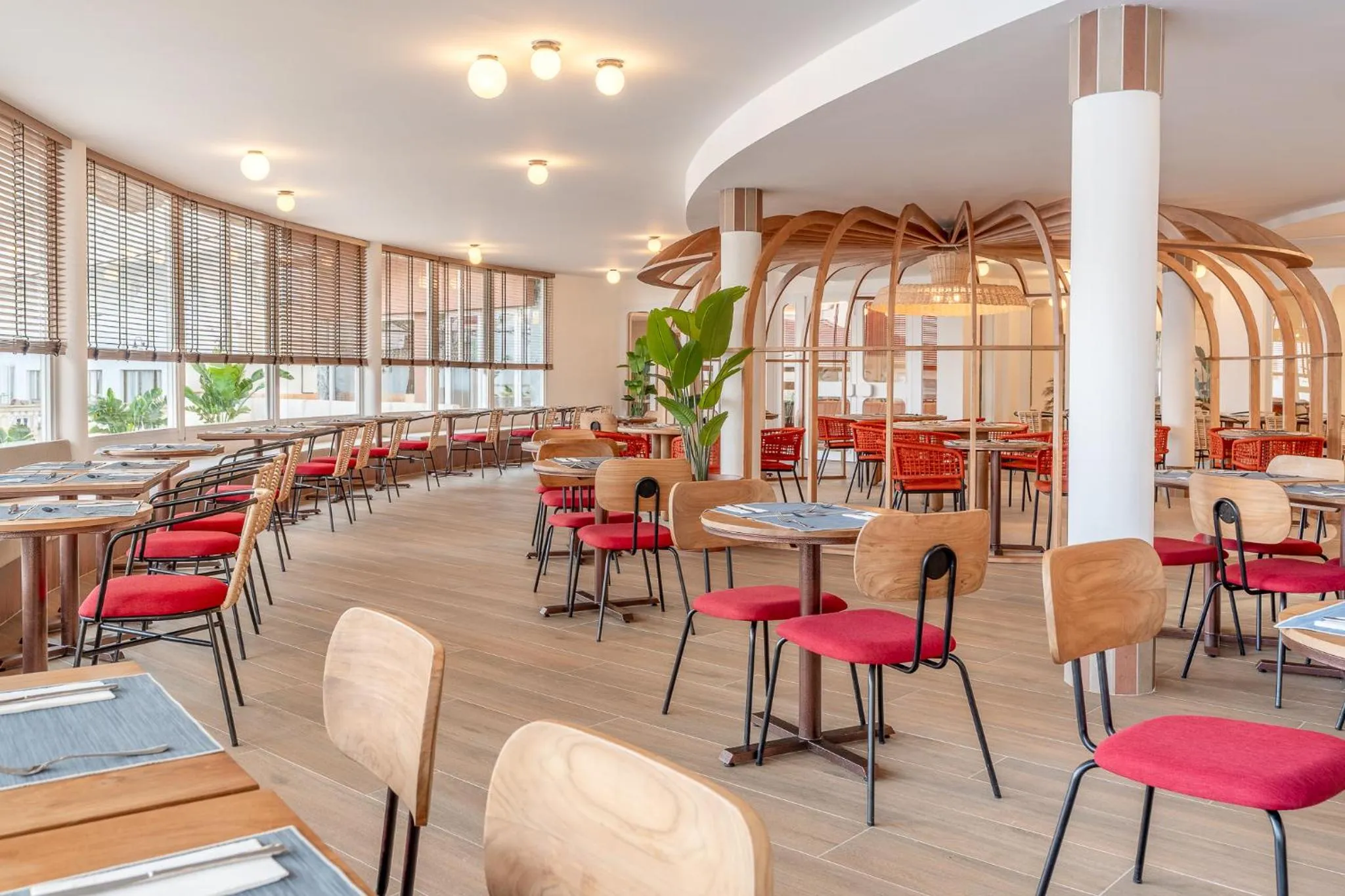 Restaurant/places to eat in tent Arenal