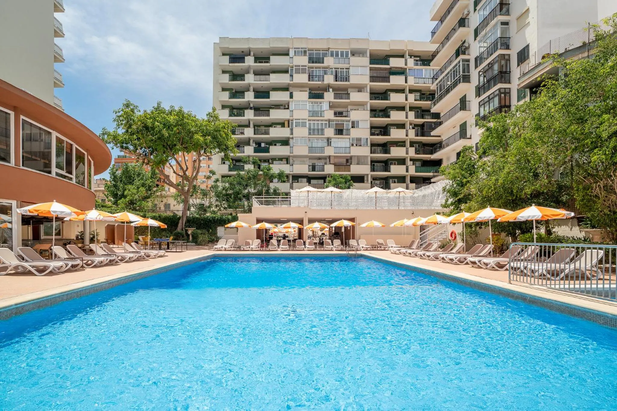 Property building in tent Arenal