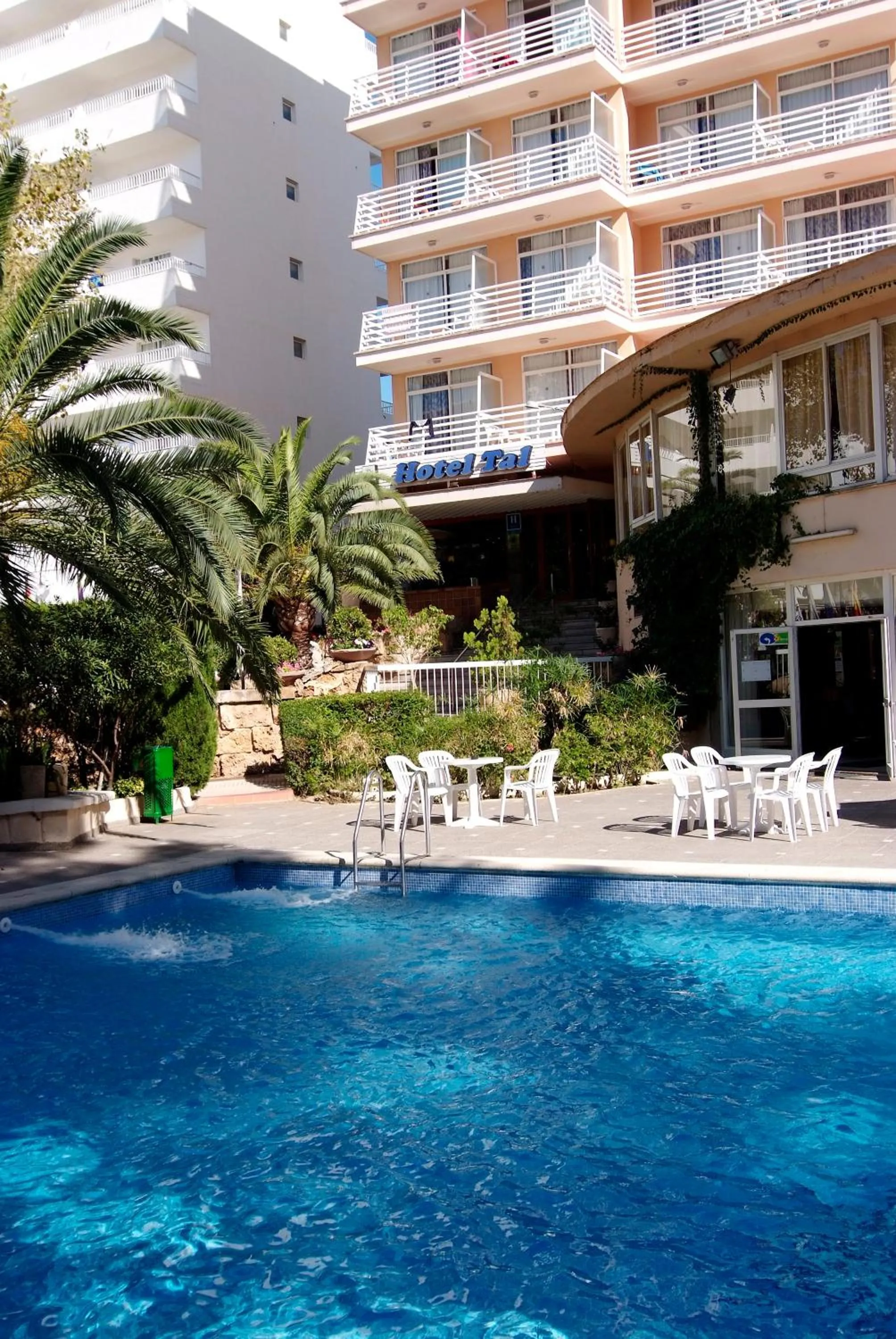 Property building, Swimming Pool in Pinero Tal