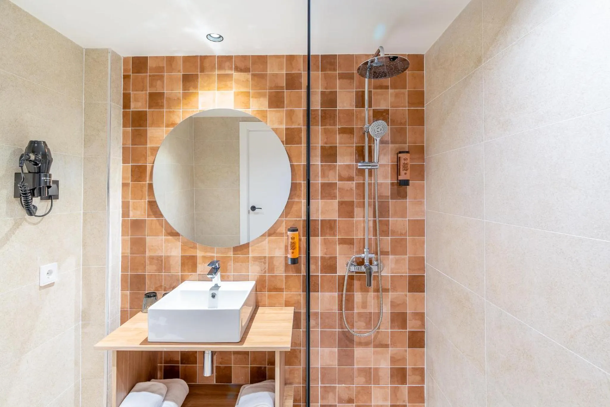 Shower in tent Arenal