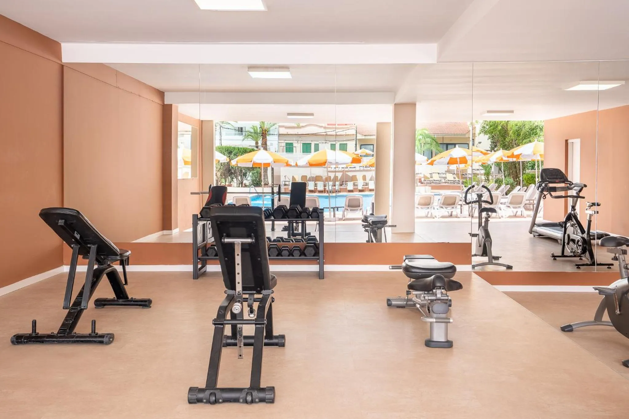 Fitness centre/facilities in tent Arenal