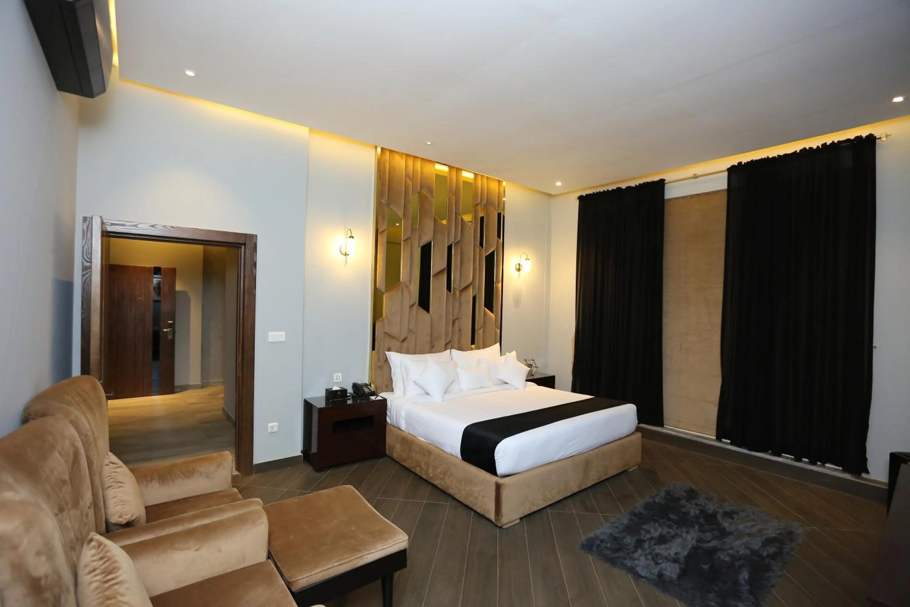 Bed in The Orchard Hotel Lahore