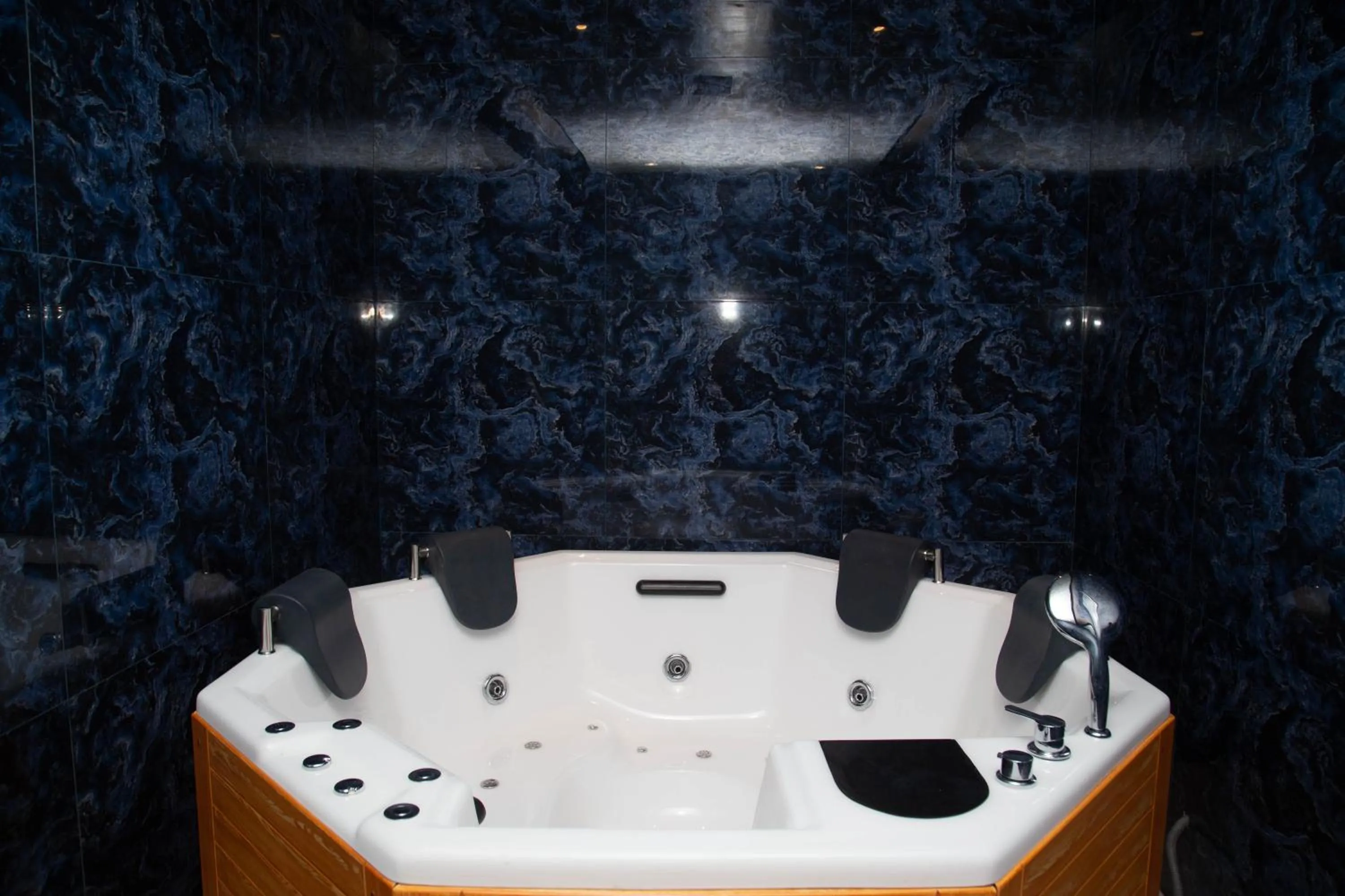 Hot Tub in The Orchard Hotel Lahore