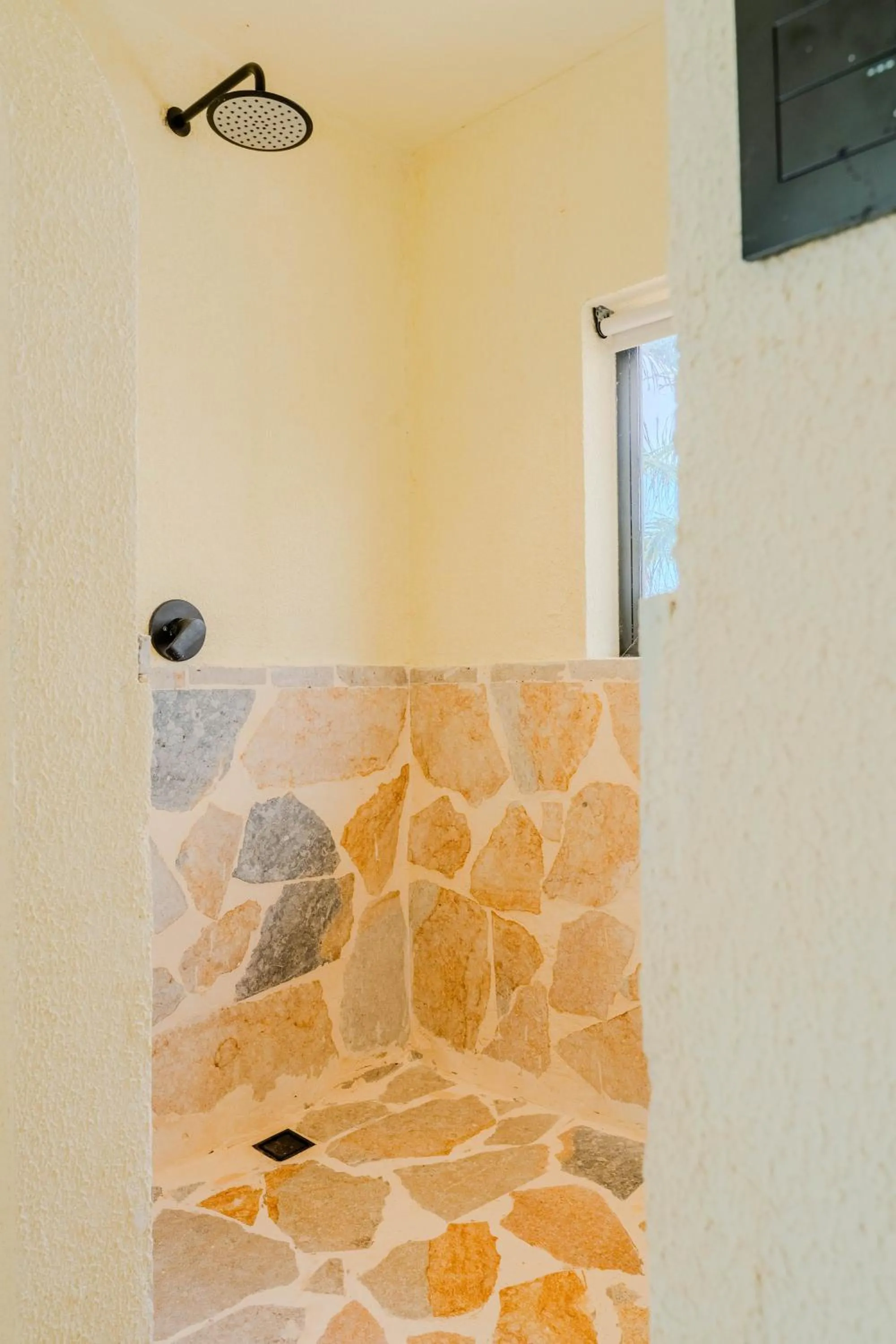 Shower in Makáry Beach Tolú by Bernalo Hotels