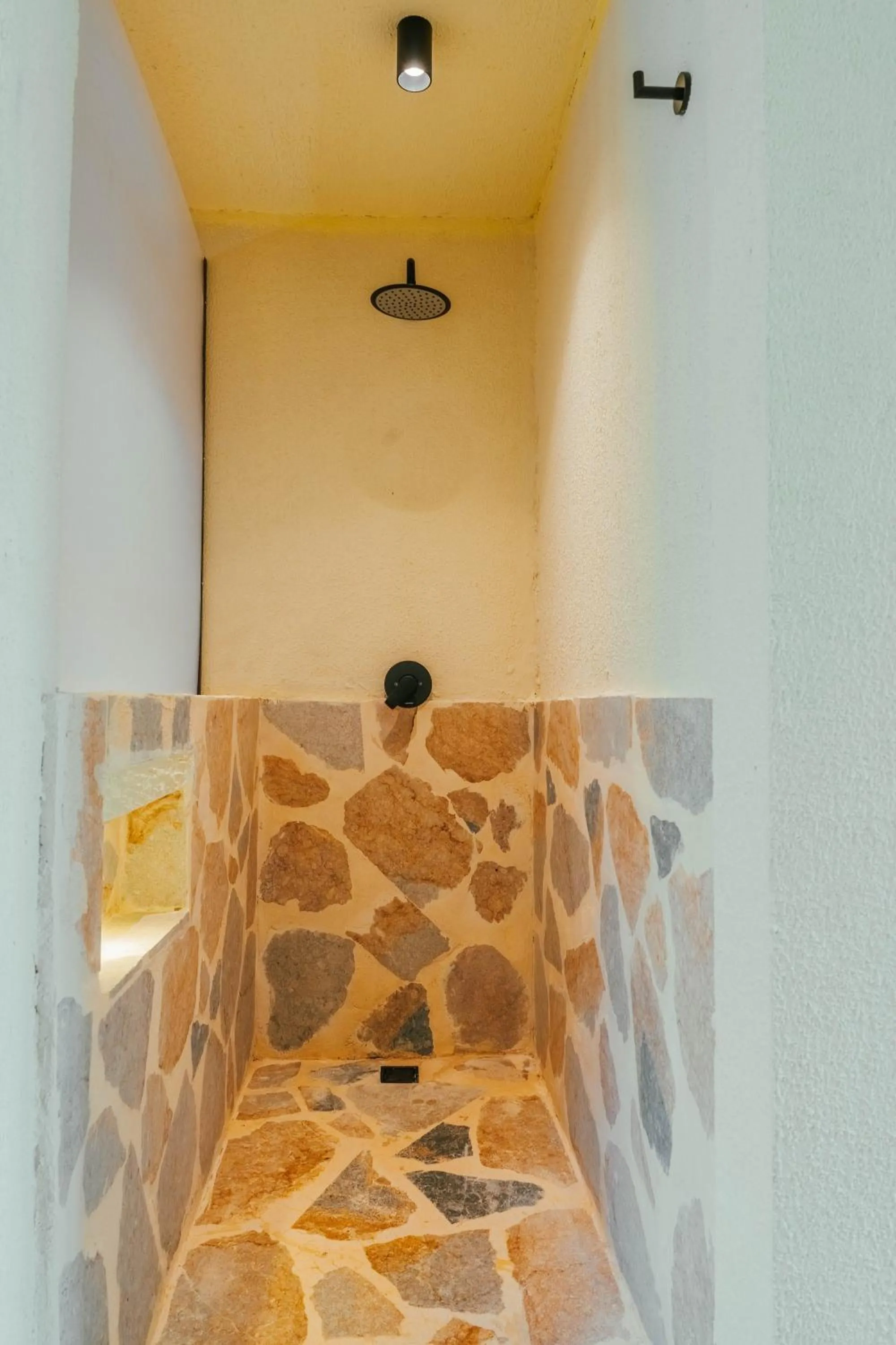 Shower in Makáry Beach Tolú by Bernalo Hotels