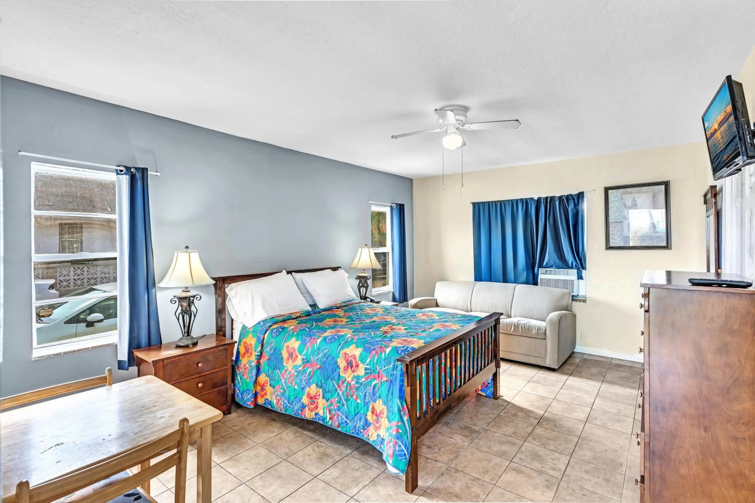 Photo of the whole room, Bed in Charter House