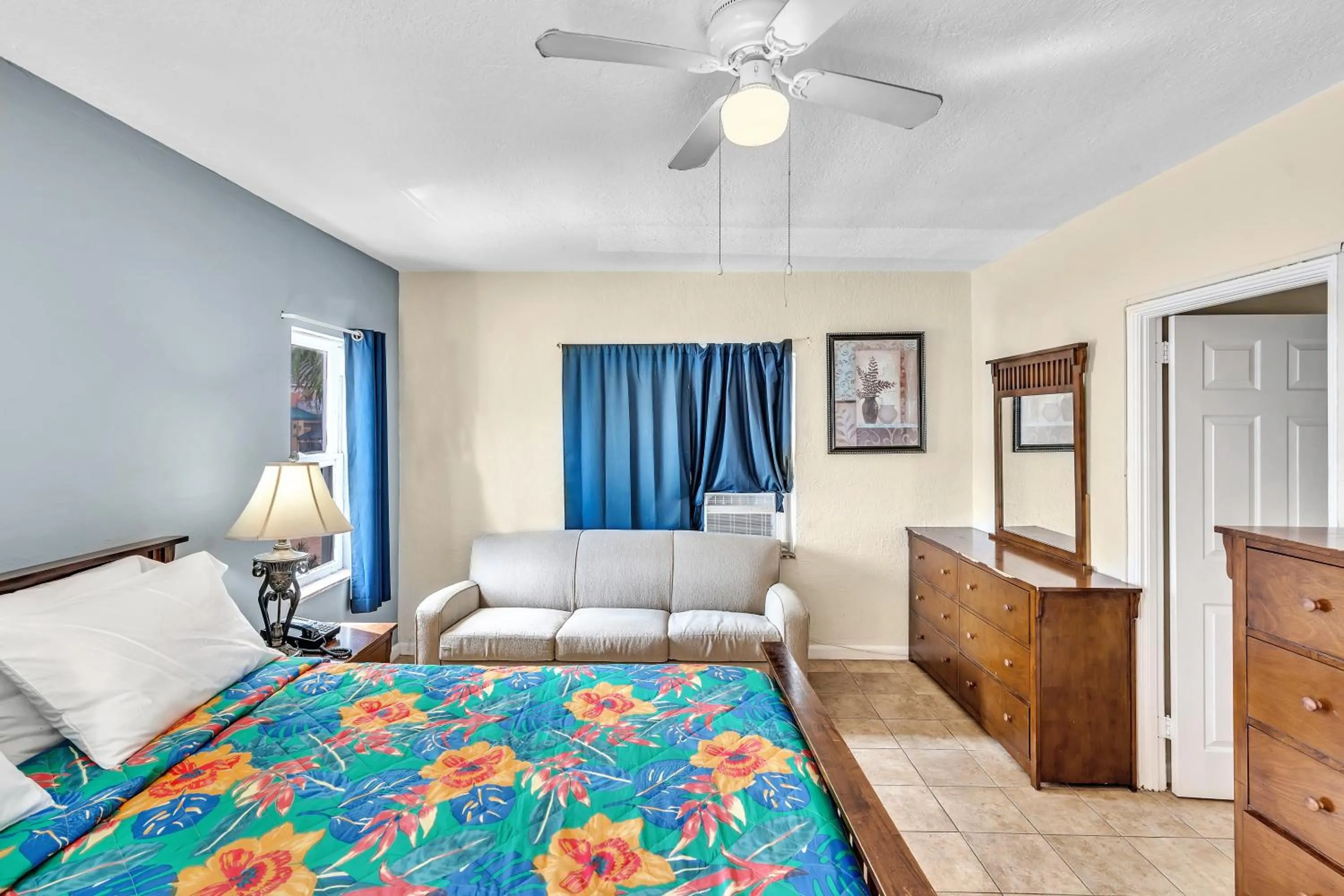 Bedroom, Bed in Charter House