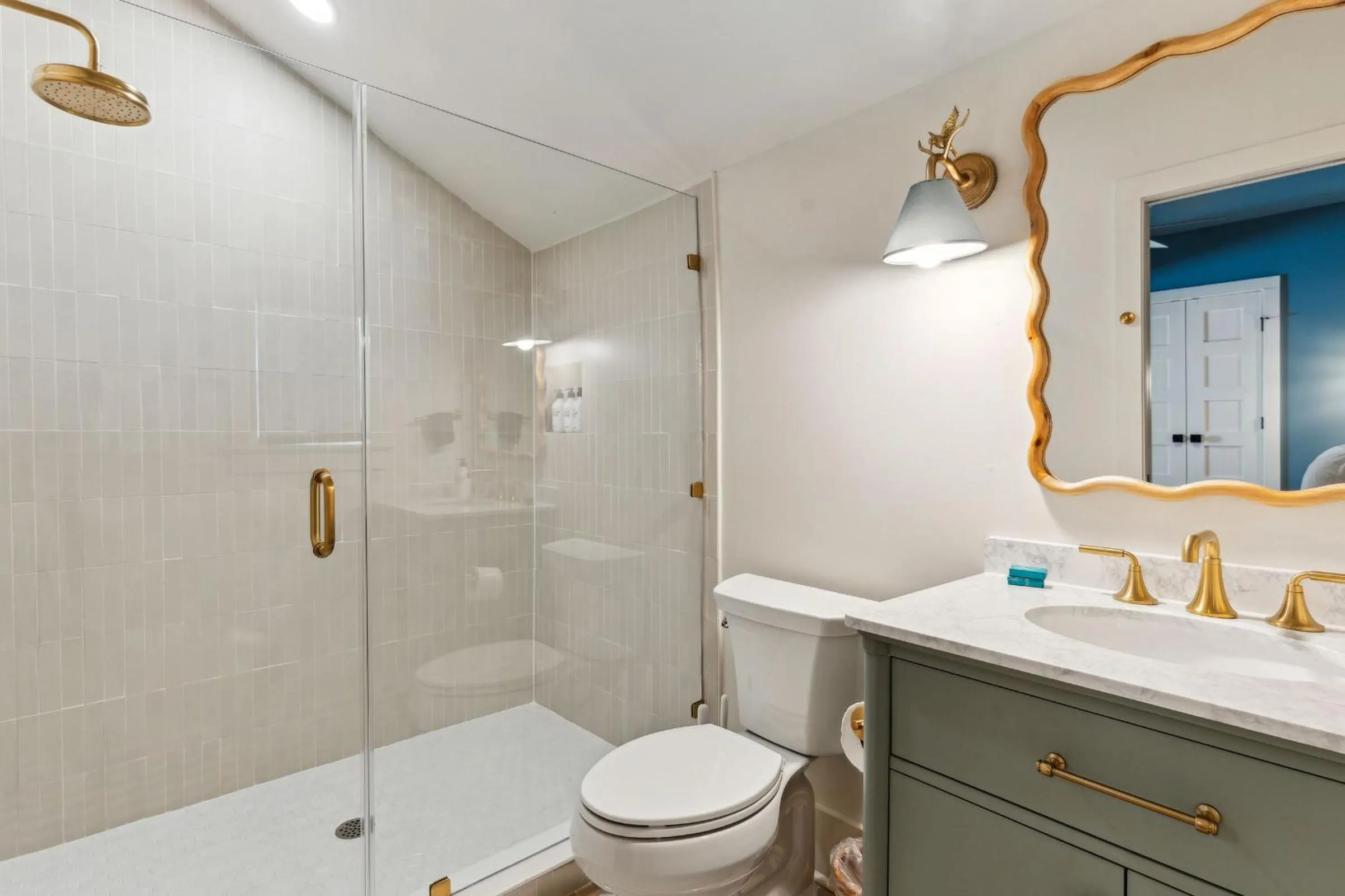 Bathroom in The Starlight Motor Inn