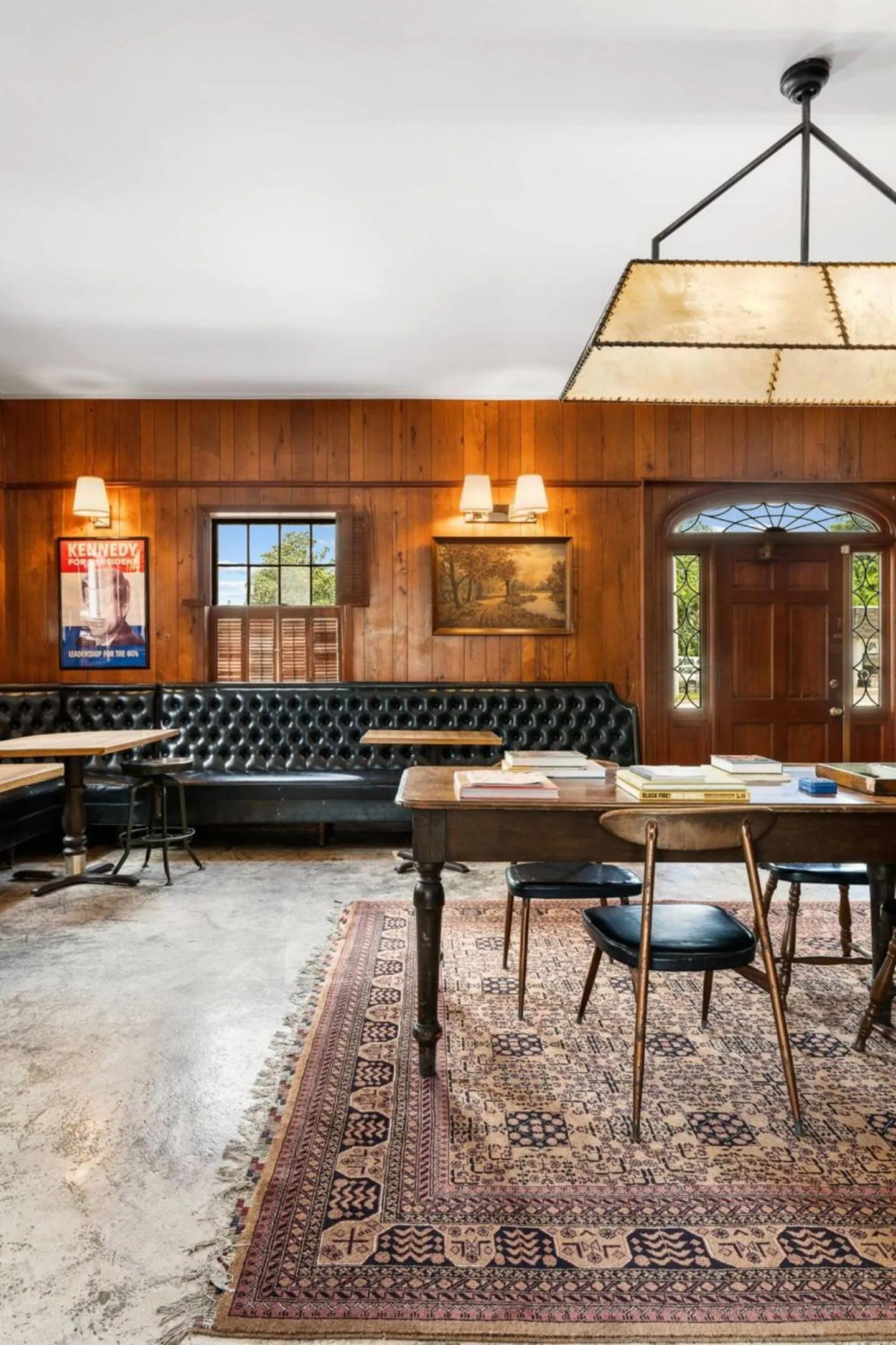 Living room in The Starlight Motor Inn