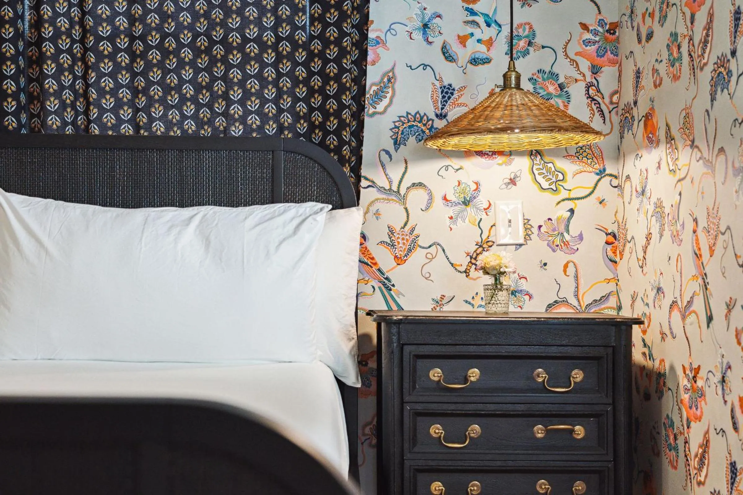 Bed in The Starlight Motor Inn