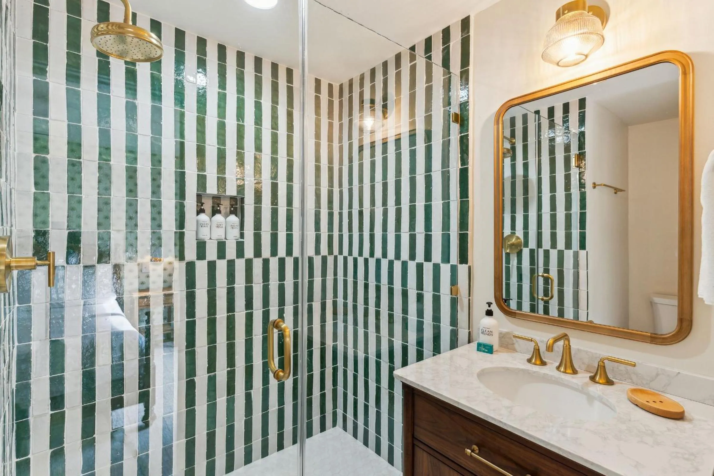 Bathroom in The Starlight Motor Inn