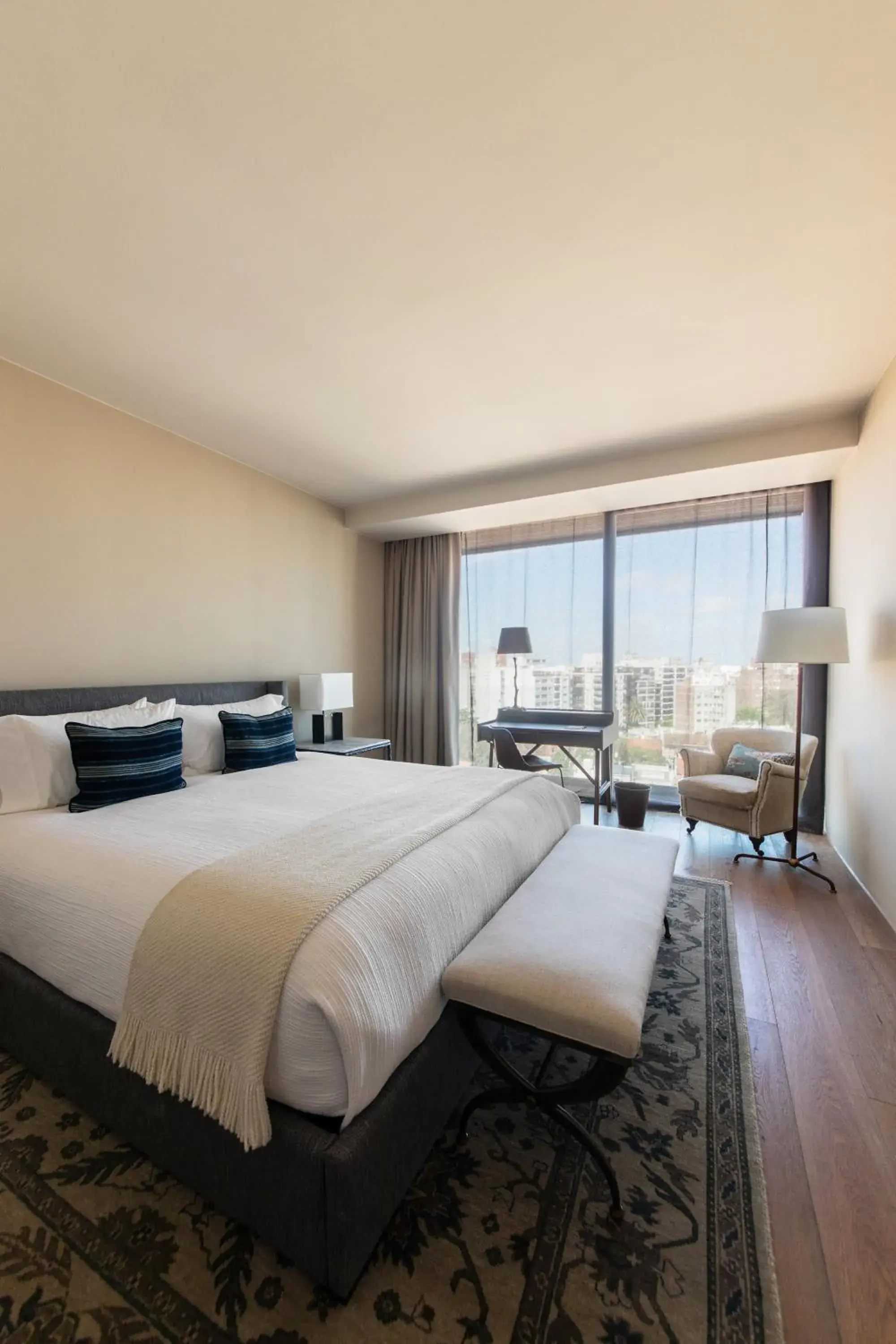 Queen Room - Disability Access in Hotel Montevideo - Leading Hotels of the World Queen Room - Disability Access in Hotel Montevideo - Leading Hotels of the World