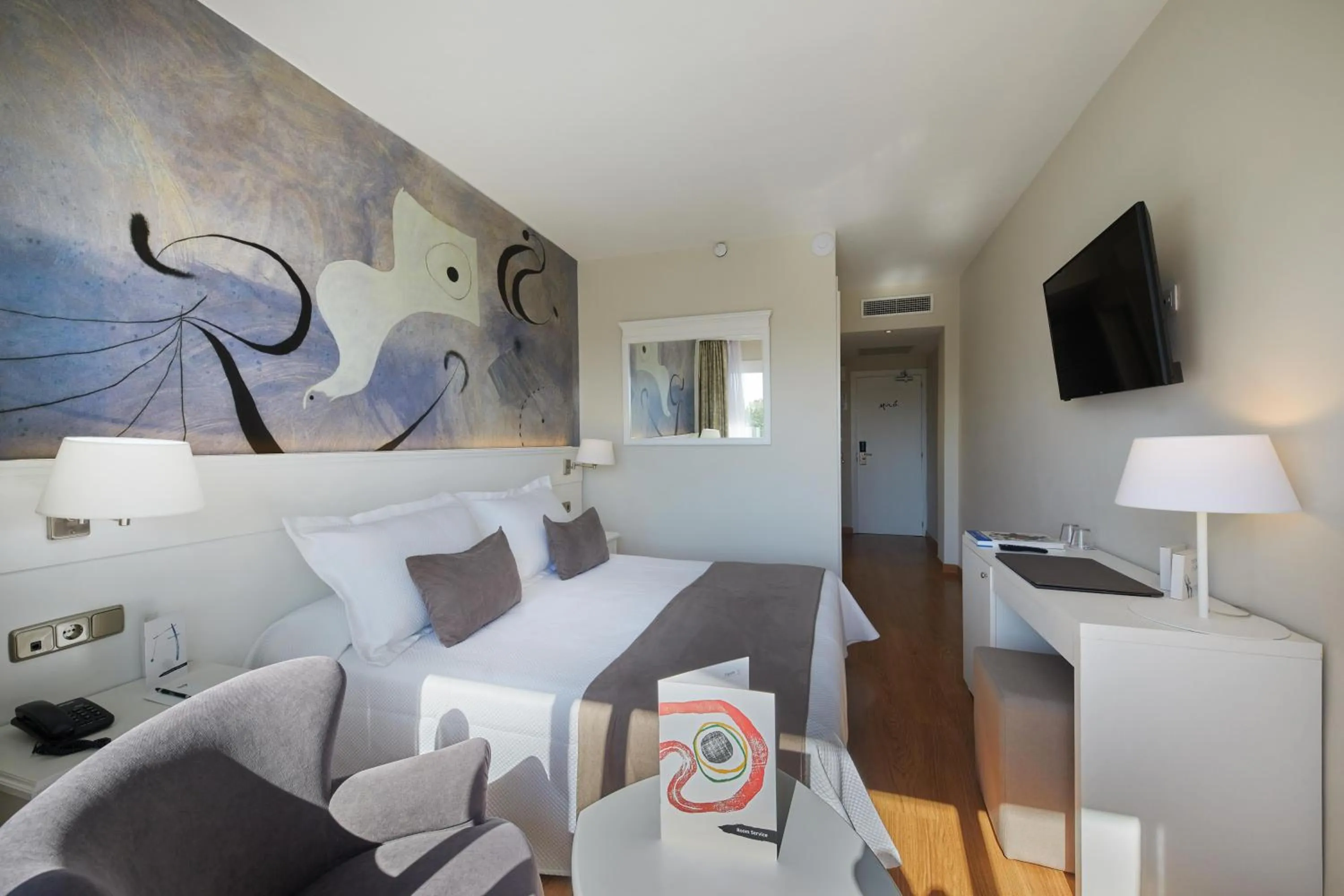 Photo of the whole room in Hotel Joan Miró Museum