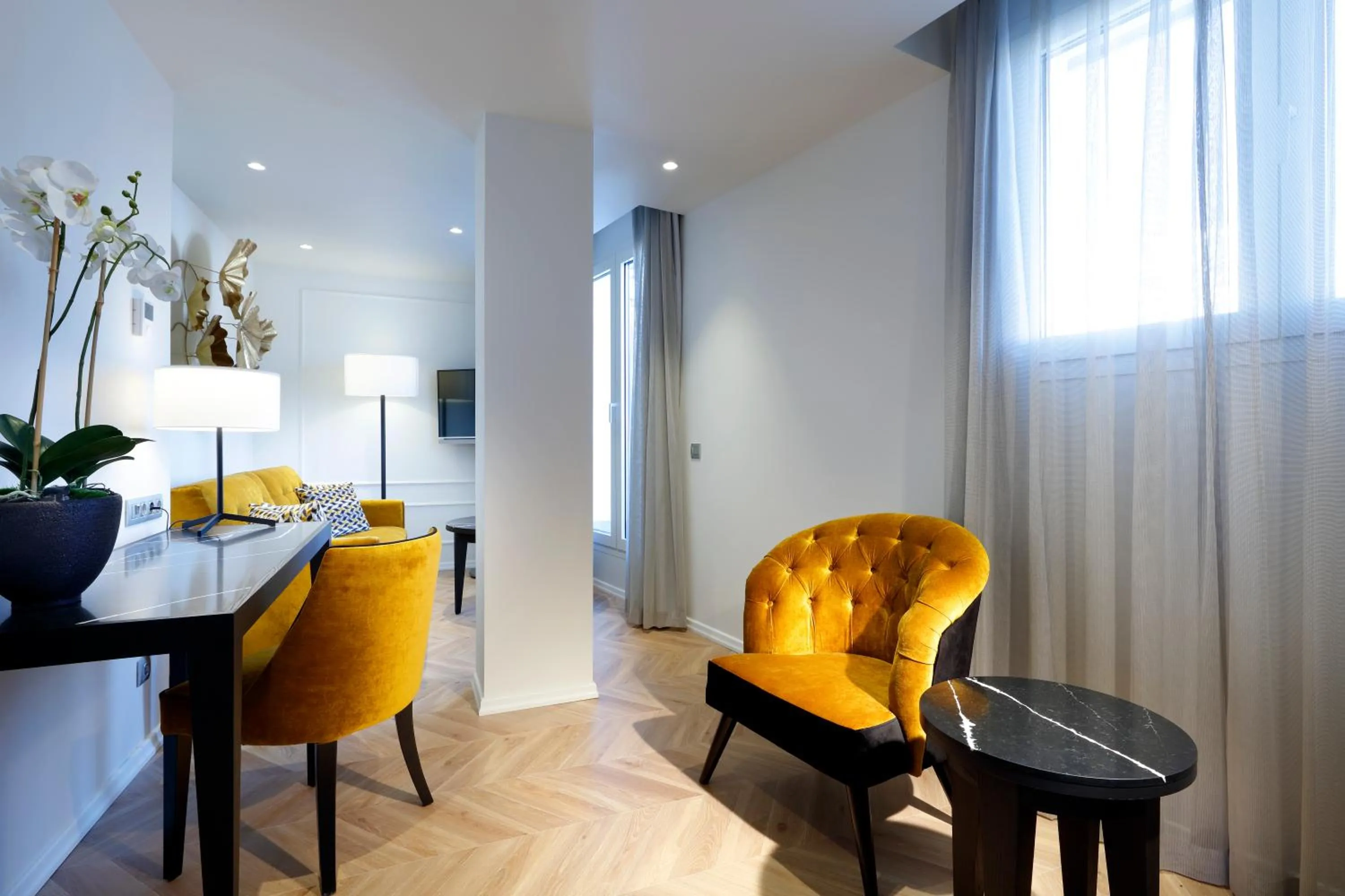 Living room in Eurostars Madrid Gran Vía