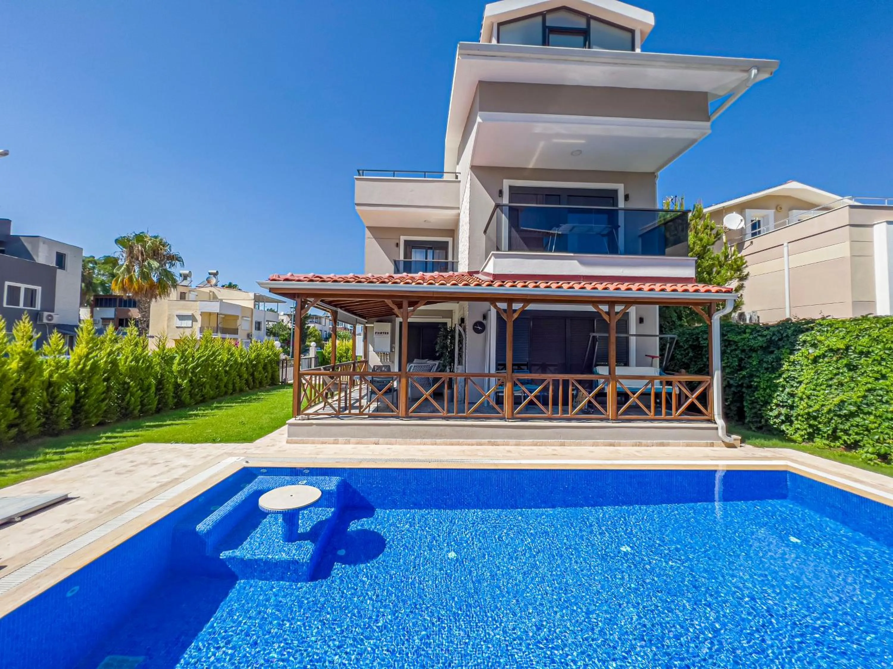 Property building in Paradise Town Villa Majesty