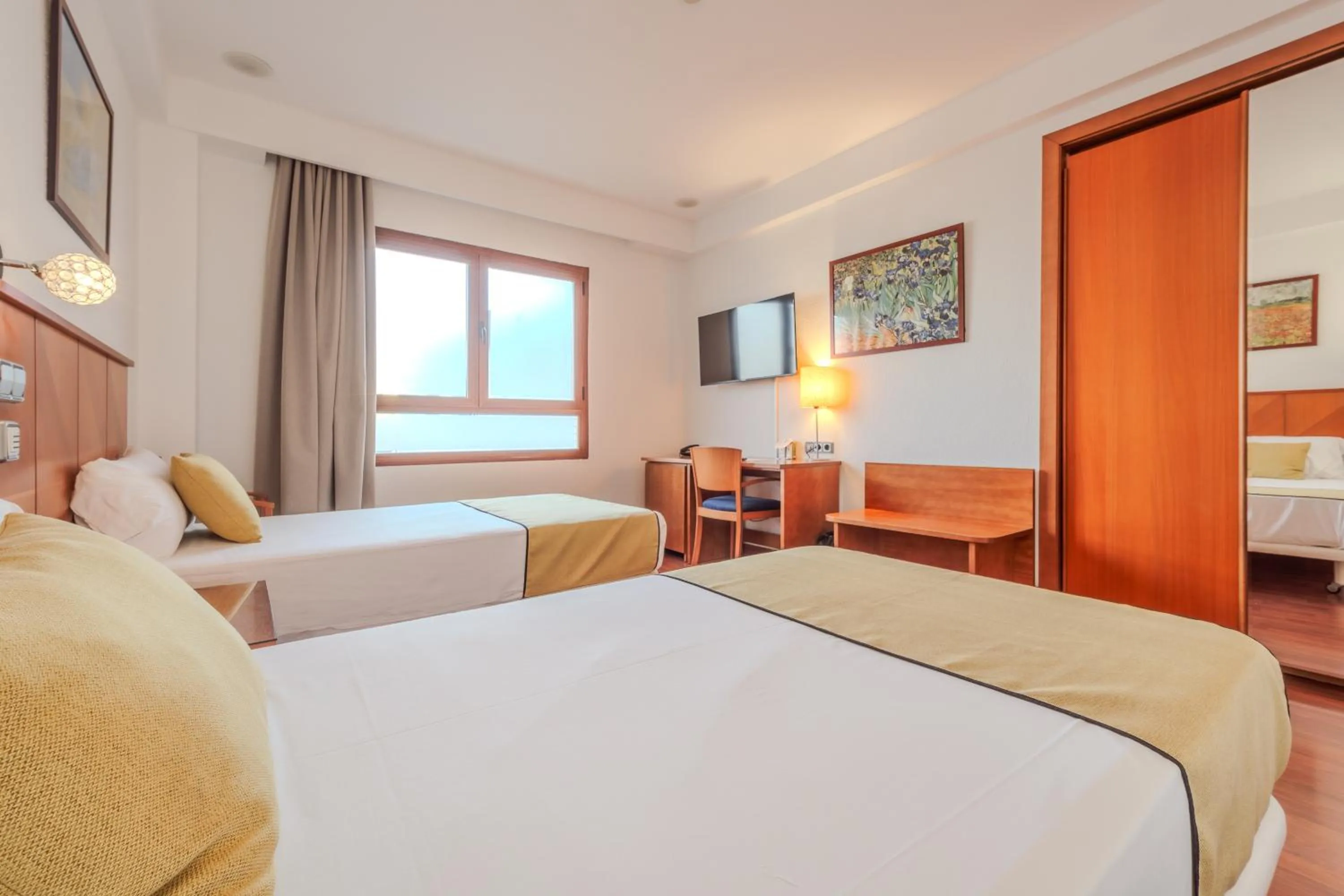 Bedroom, Bed in Hotel ITC Ciudad de Haro