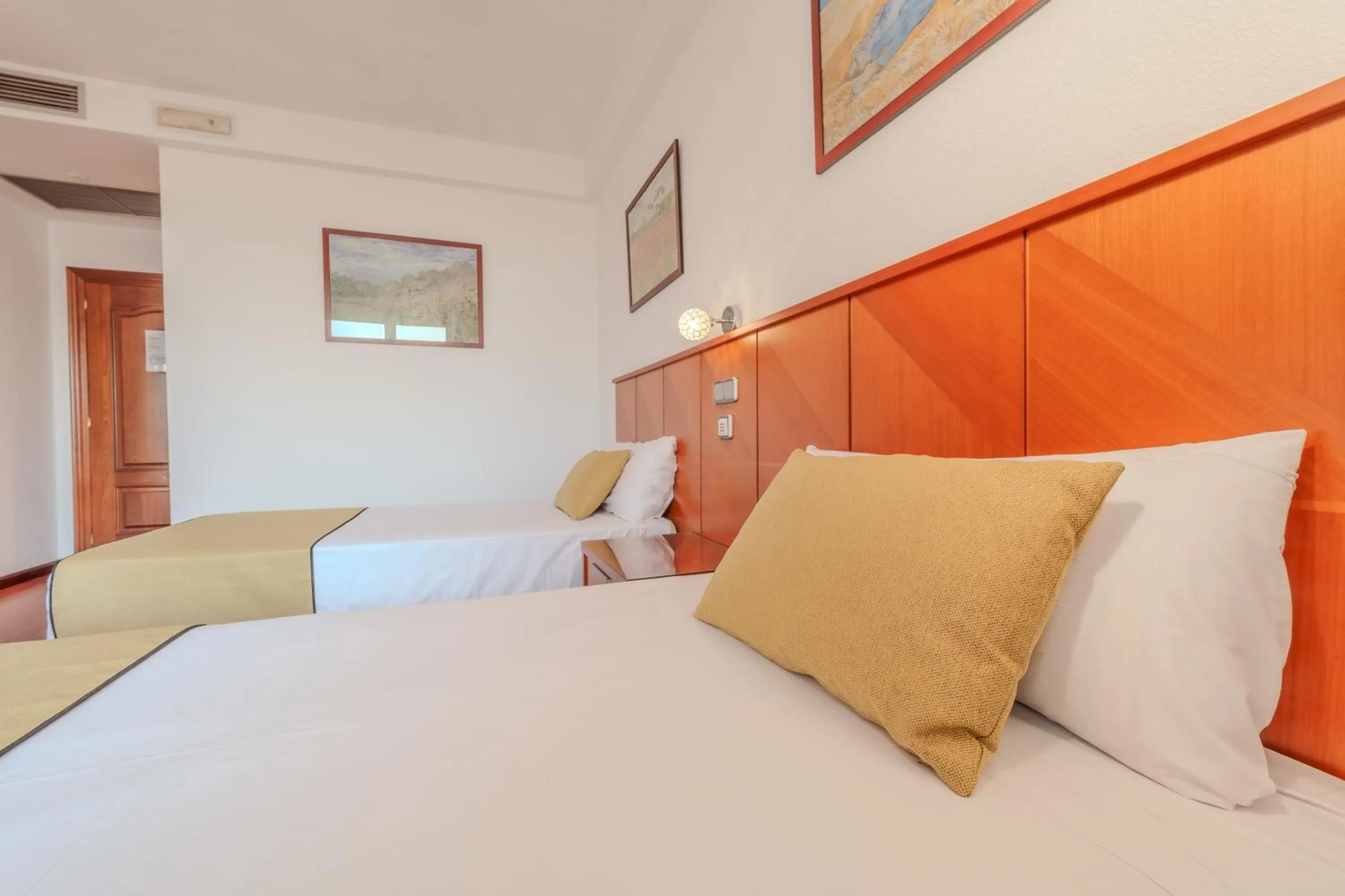 Bedroom, Bed in Hotel ITC Ciudad de Haro