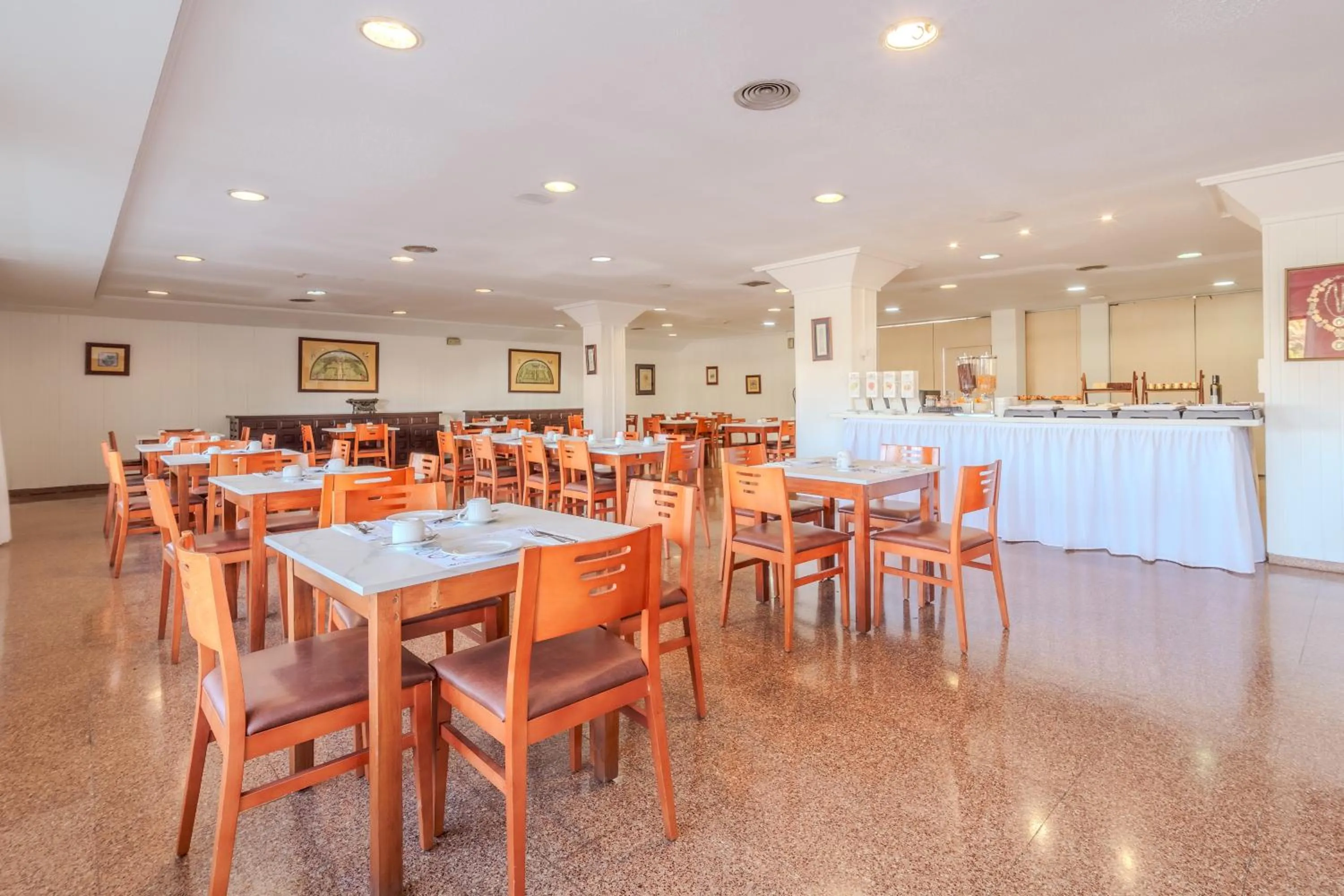 Breakfast in Hotel ITC Ciudad de Haro